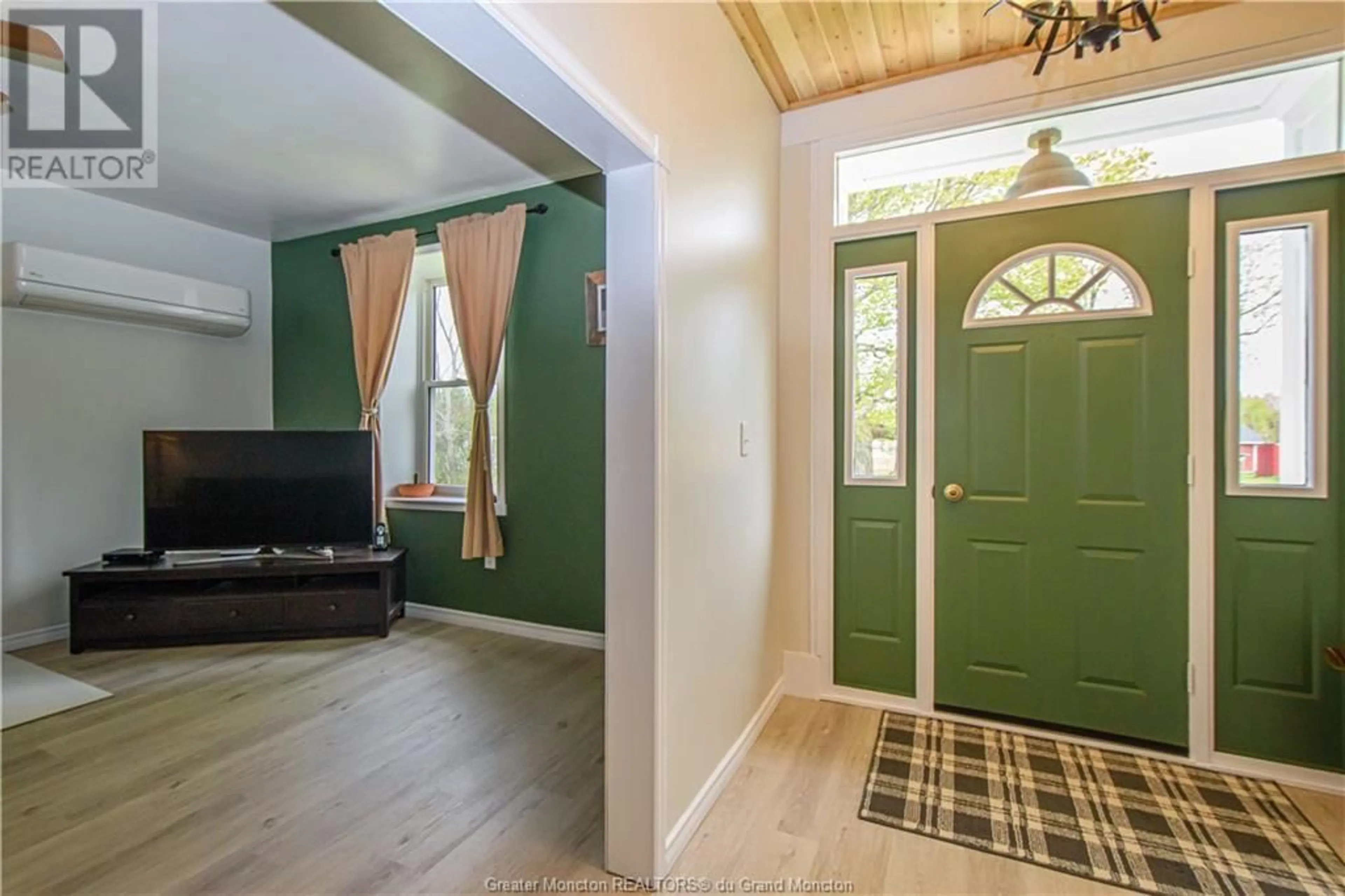 Indoor entryway, wood floors for 3415 Route 134, Shediac Cape New Brunswick E4P3G4