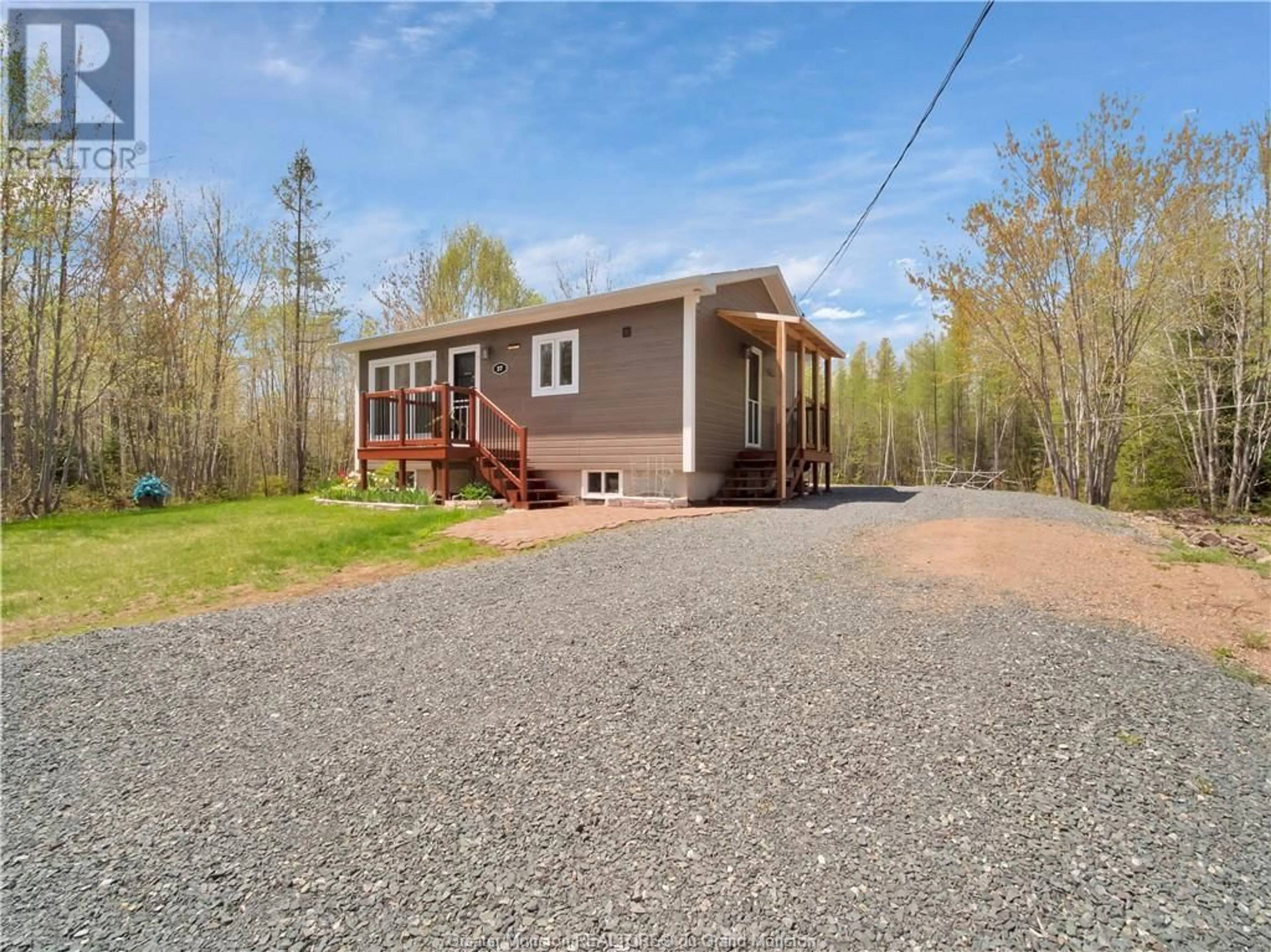 Cottage for 27 Coffin RD, Gloucester New Brunswick E8L1S9