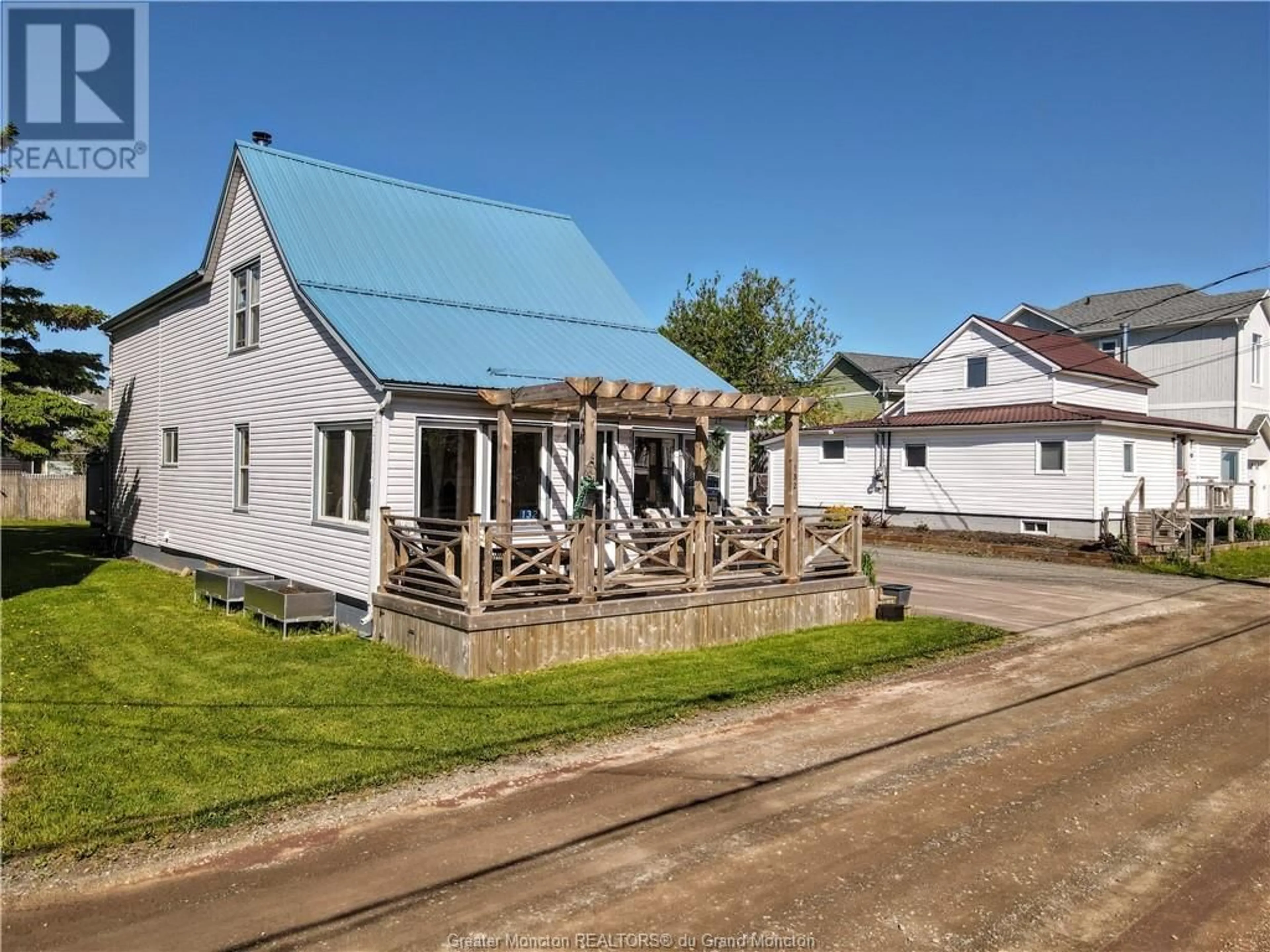 Frontside or backside of a home for 132 Second AVE, Pointe Du Chene New Brunswick E4P5C7