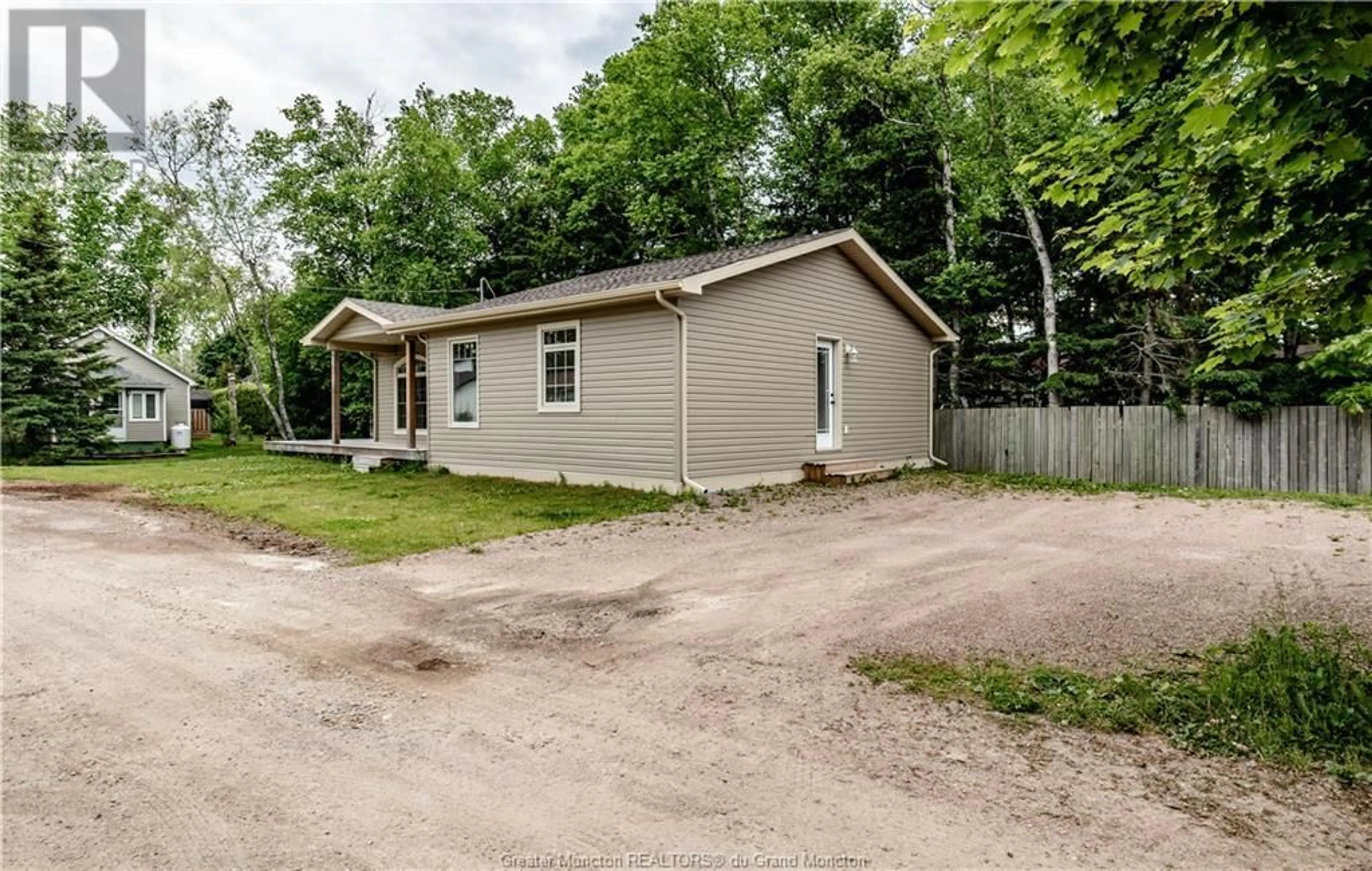 Cottage for 6 Oak ST, Pointe Du Chene New Brunswick E4P5J2