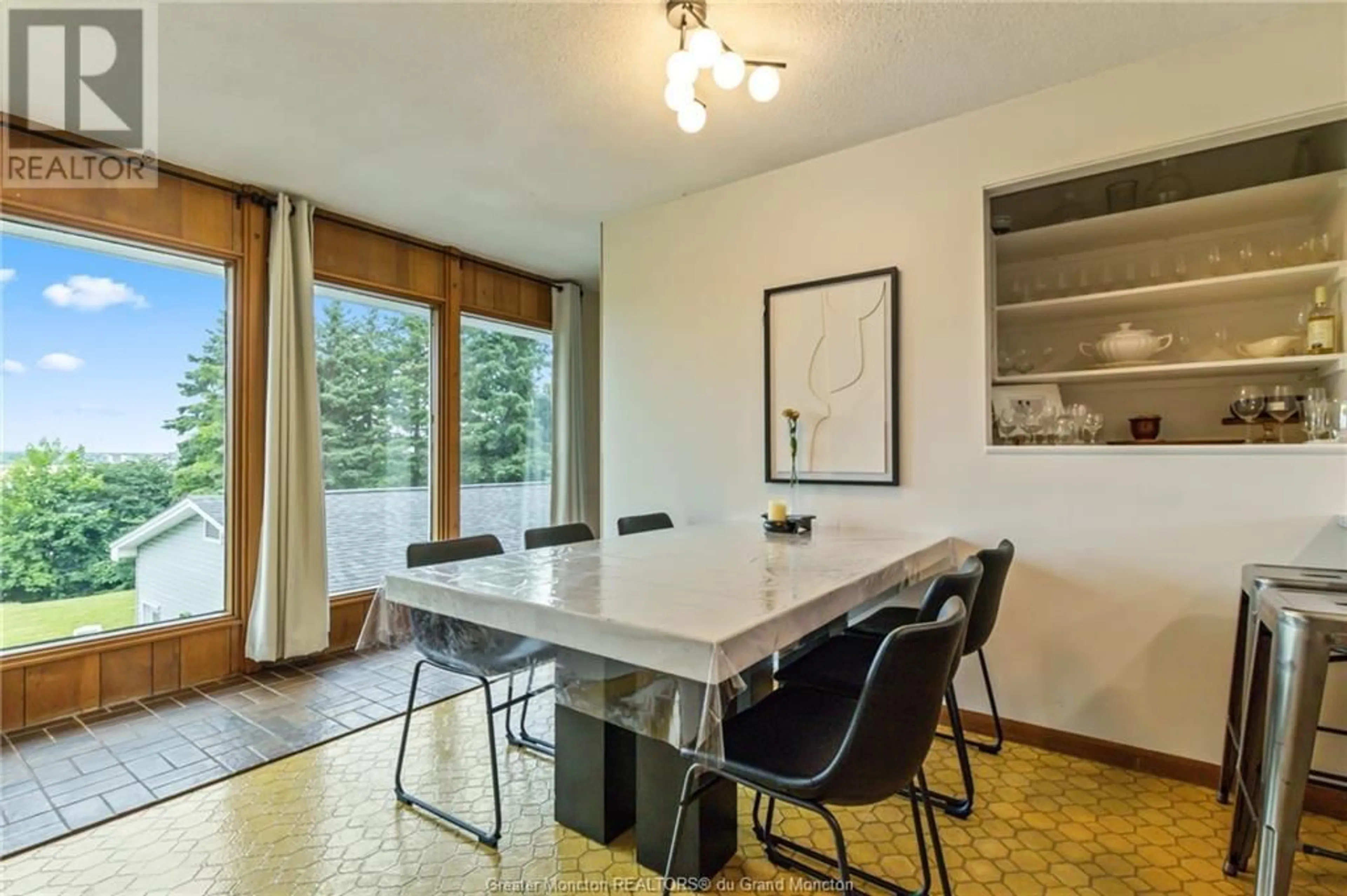 Dining room, wood floors, cottage for 8 Fairway Boulevard, Riverview New Brunswick E1B1S8