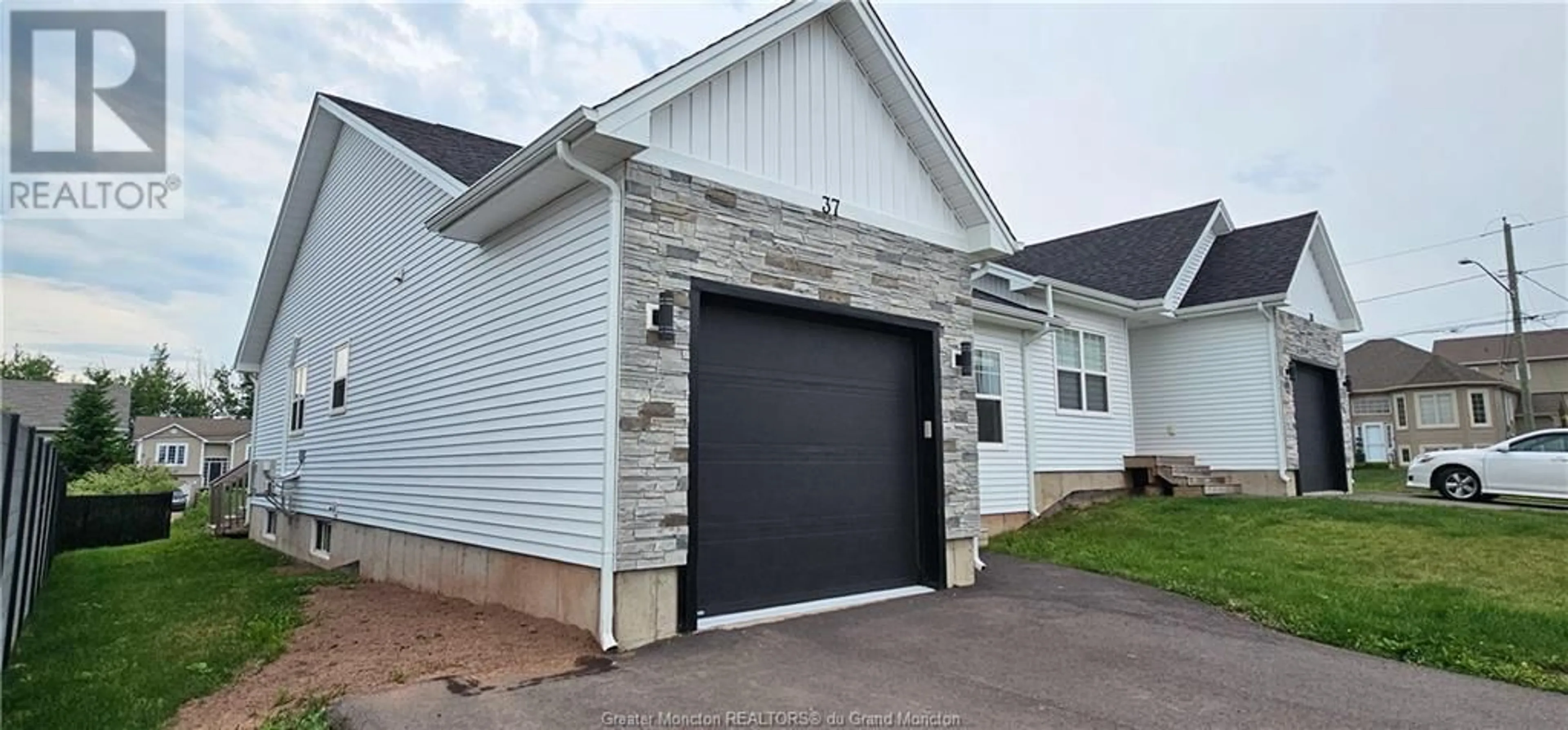 Home with vinyl exterior material for 37 Anastasia CRES, Moncton New Brunswick E1E0E4