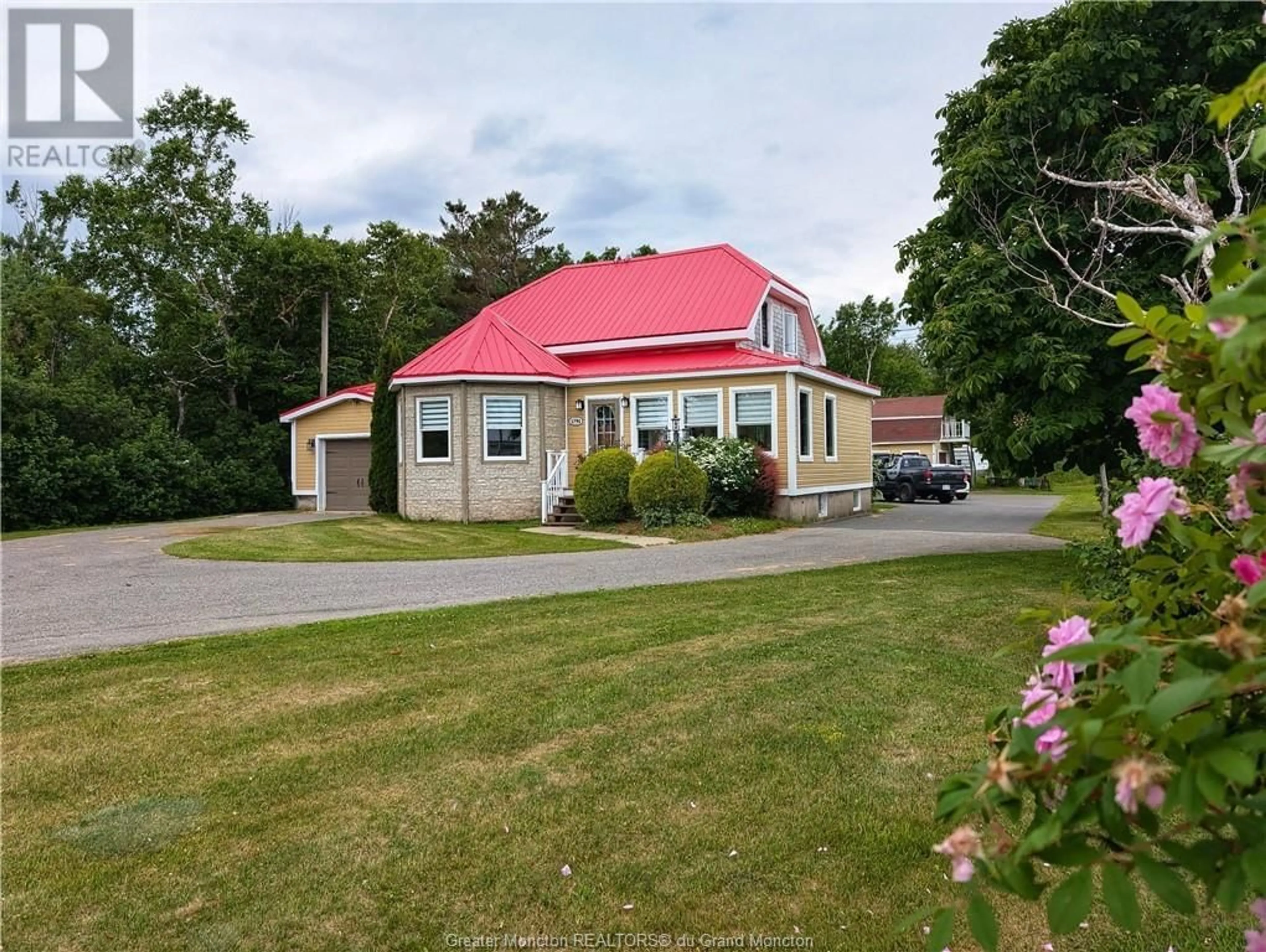 Cottage for 1791 Châtillion ST, Maisonette New Brunswick E8N1X1