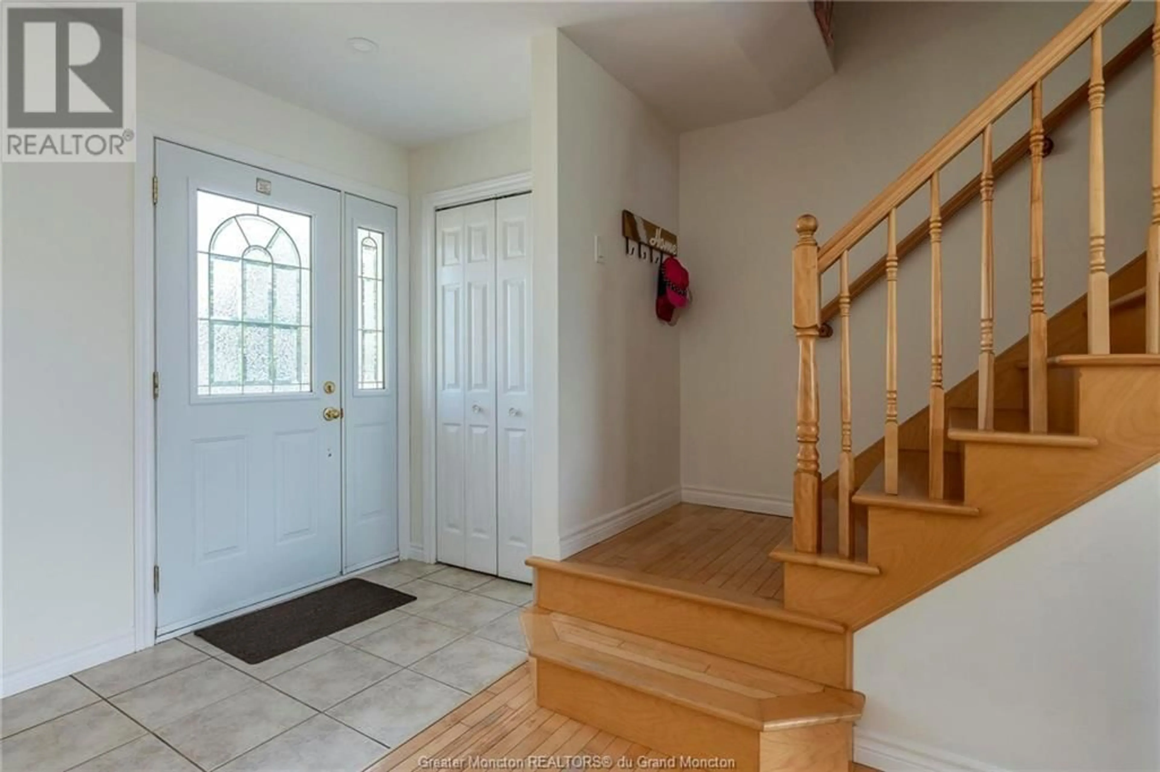 Indoor entryway for 1027 Shediac, Moncton New Brunswick E1A7B6