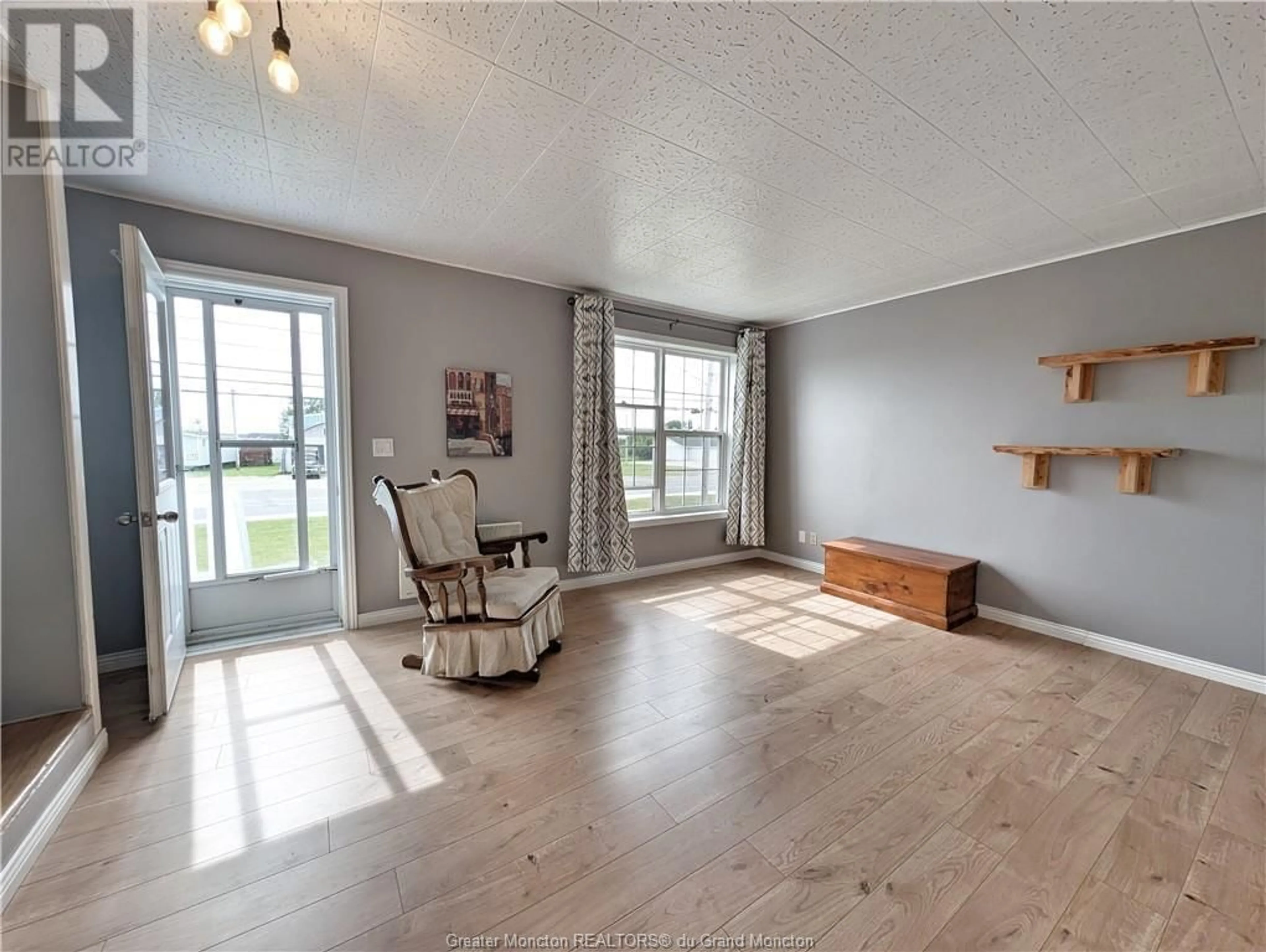 A pic of a room, wood floors for 25 du Ruisseau, Lamèque New Brunswick E8T1M2