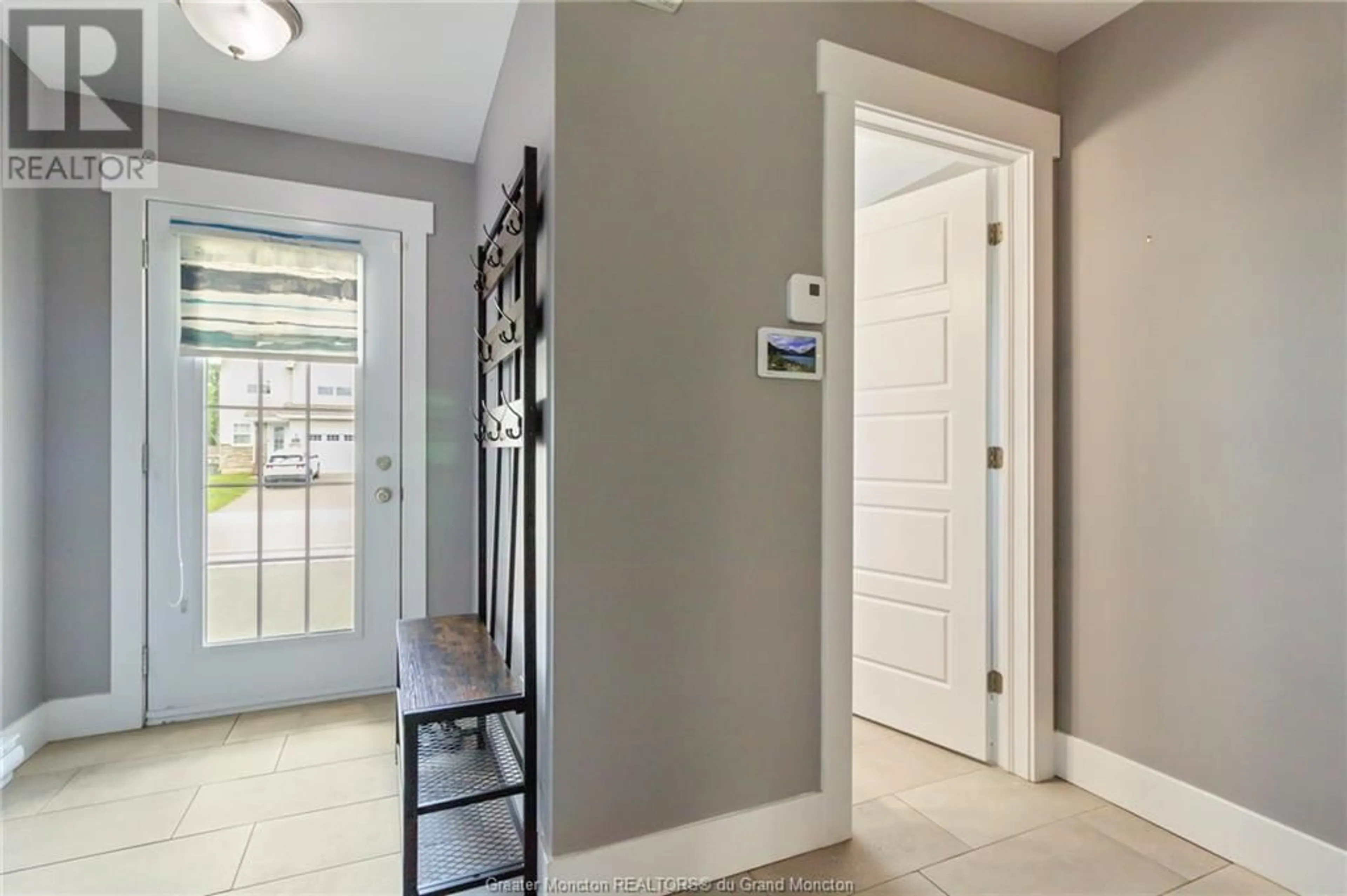 Indoor entryway for 306 Dolbeau ST, Dieppe New Brunswick E1A4H8