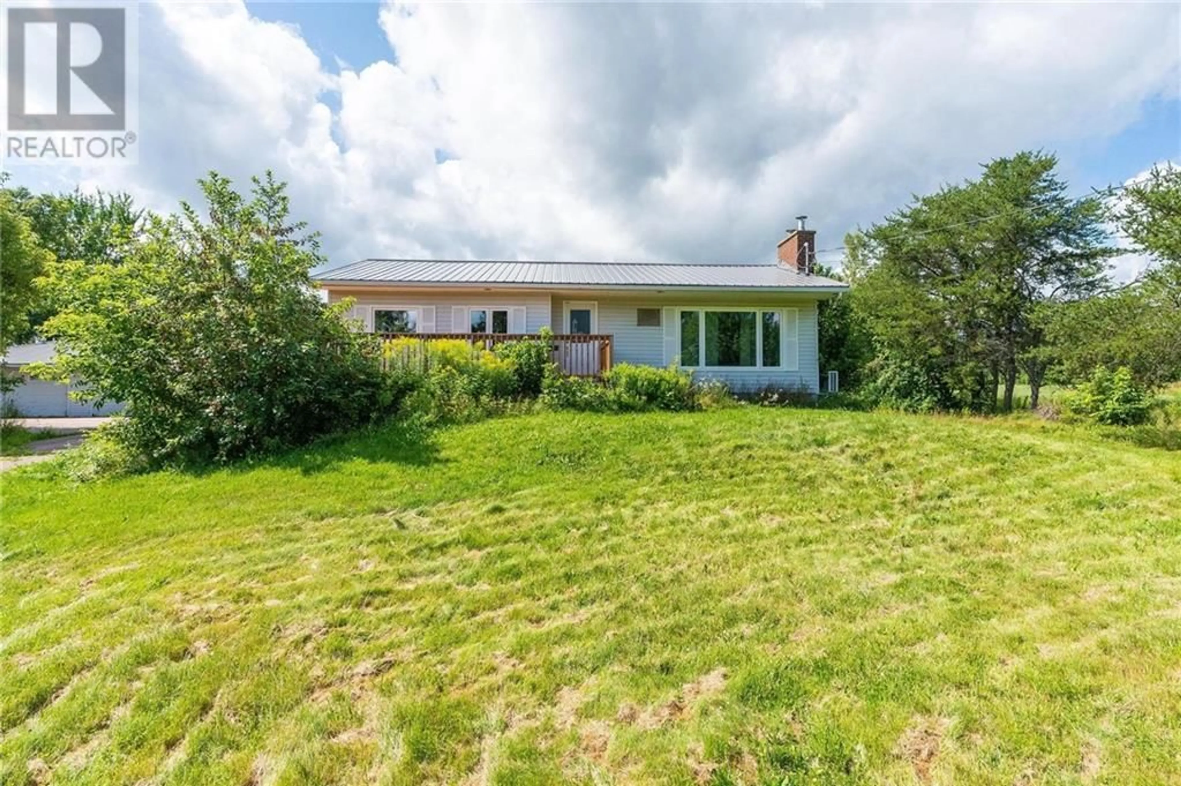 A pic from outside/outdoor area/front of a property/back of a property/a pic from drone, unknown for 6912 RTE 515 ROUTE, Saint-Paul New Brunswick E4T3R1