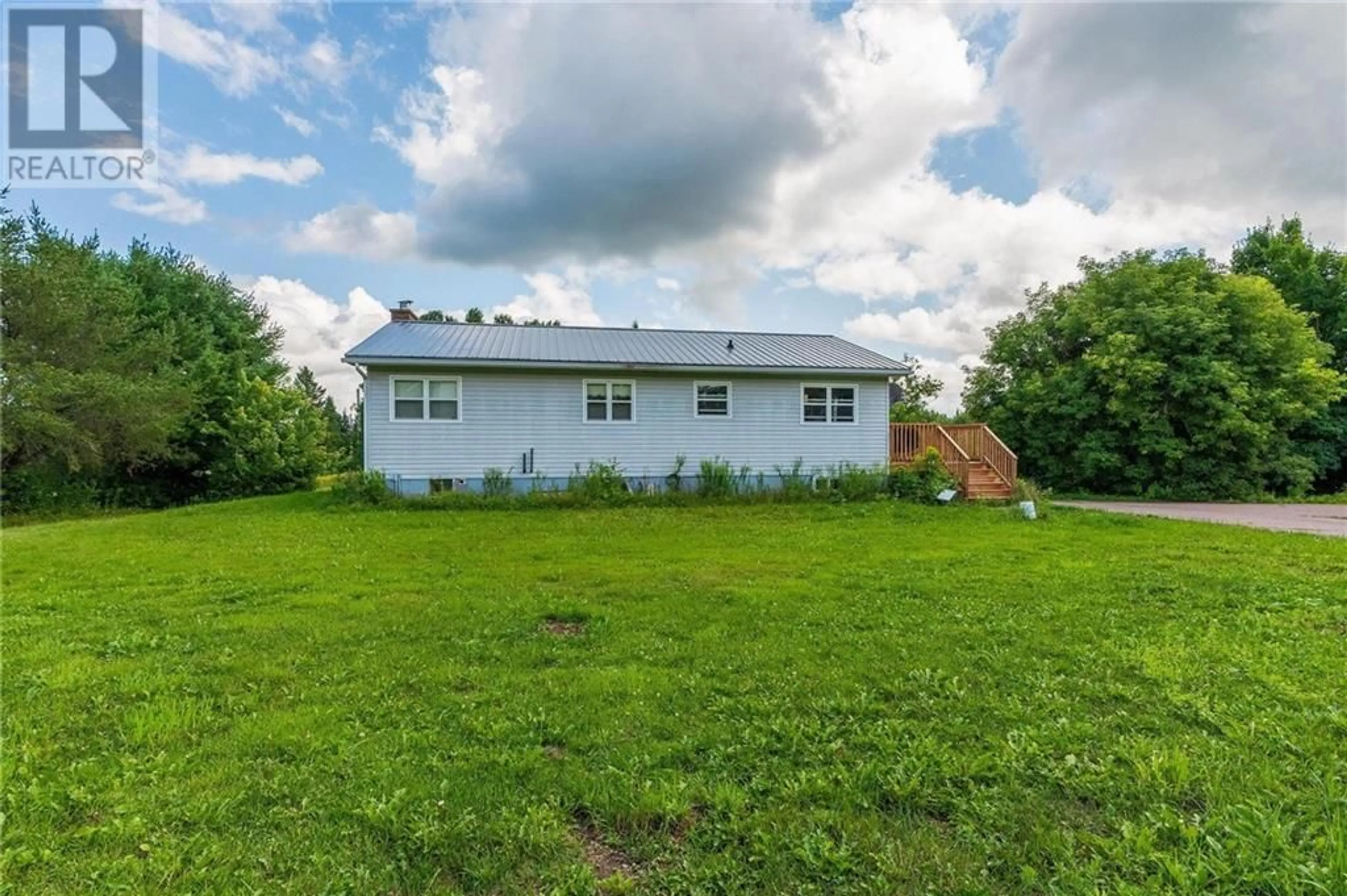 A pic from outside/outdoor area/front of a property/back of a property/a pic from drone, building for 6912 RTE 515 ROUTE, Saint-Paul New Brunswick E4T3R1