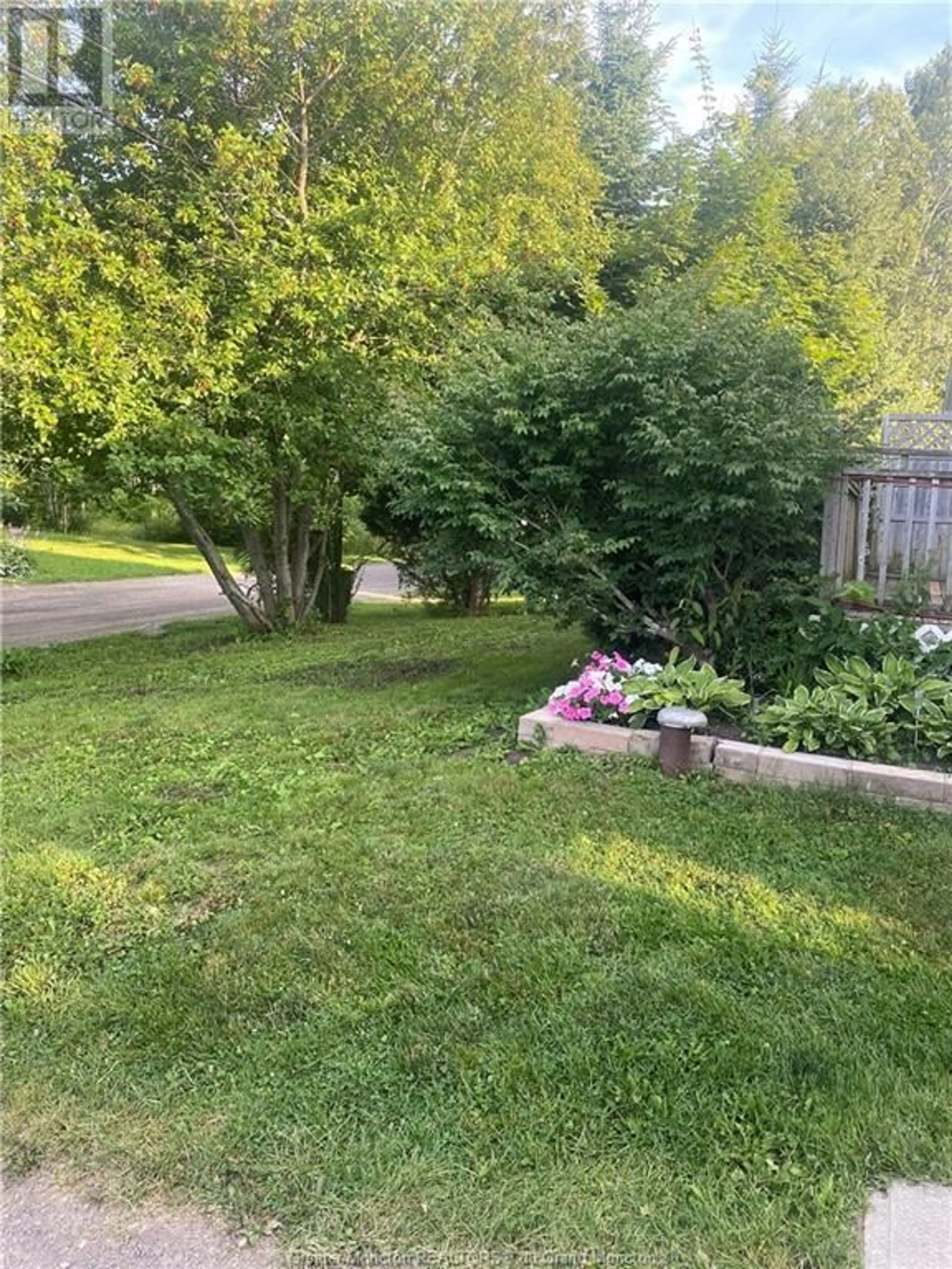 Fenced yard for 71 Third AVE, Pointe Du Chene New Brunswick E4P5H5