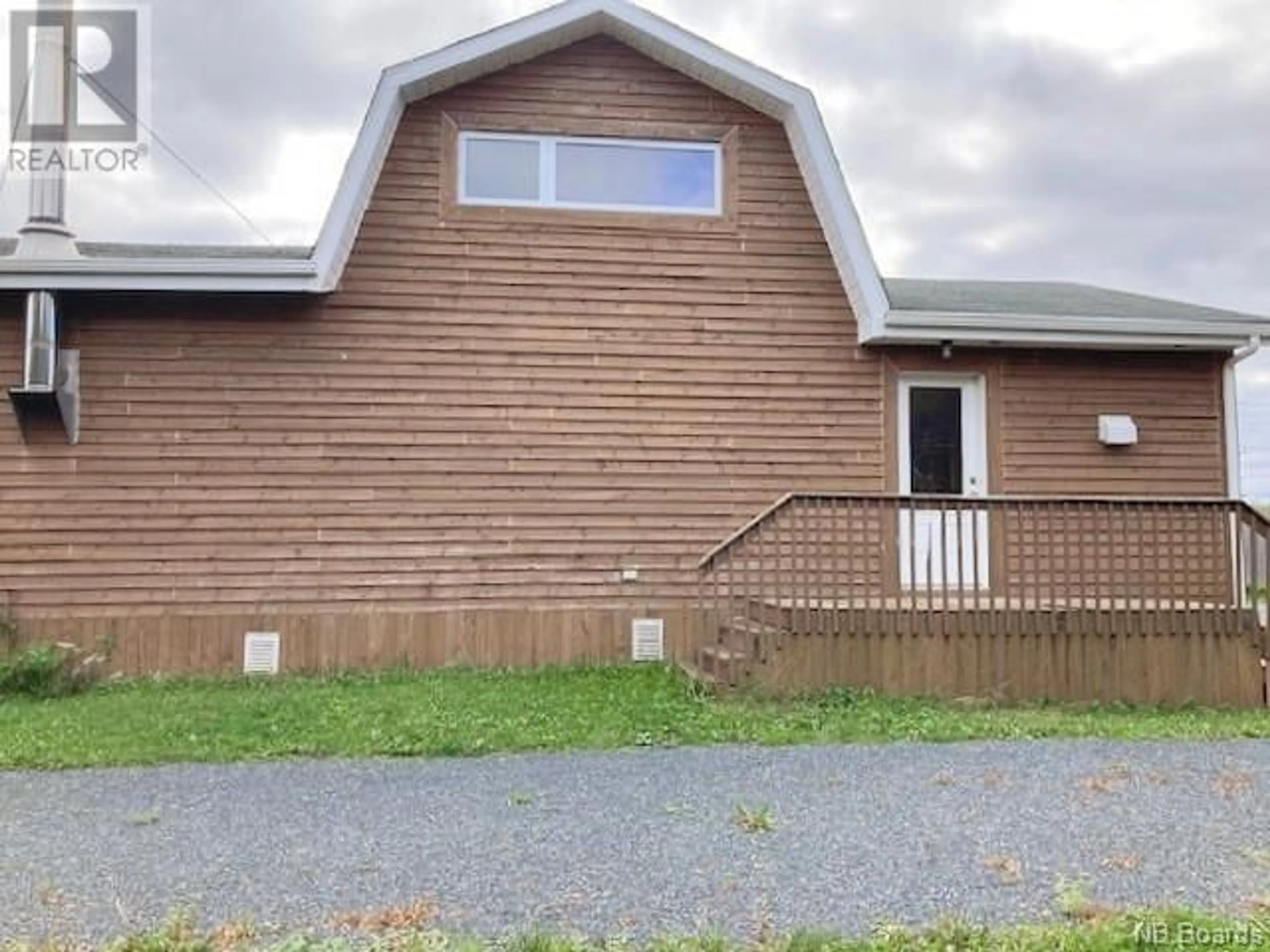 Home with vinyl exterior material, building for 9 RUE PAULIN, Saint-Marie-Saint-Raphaël New Brunswick E8T1T7