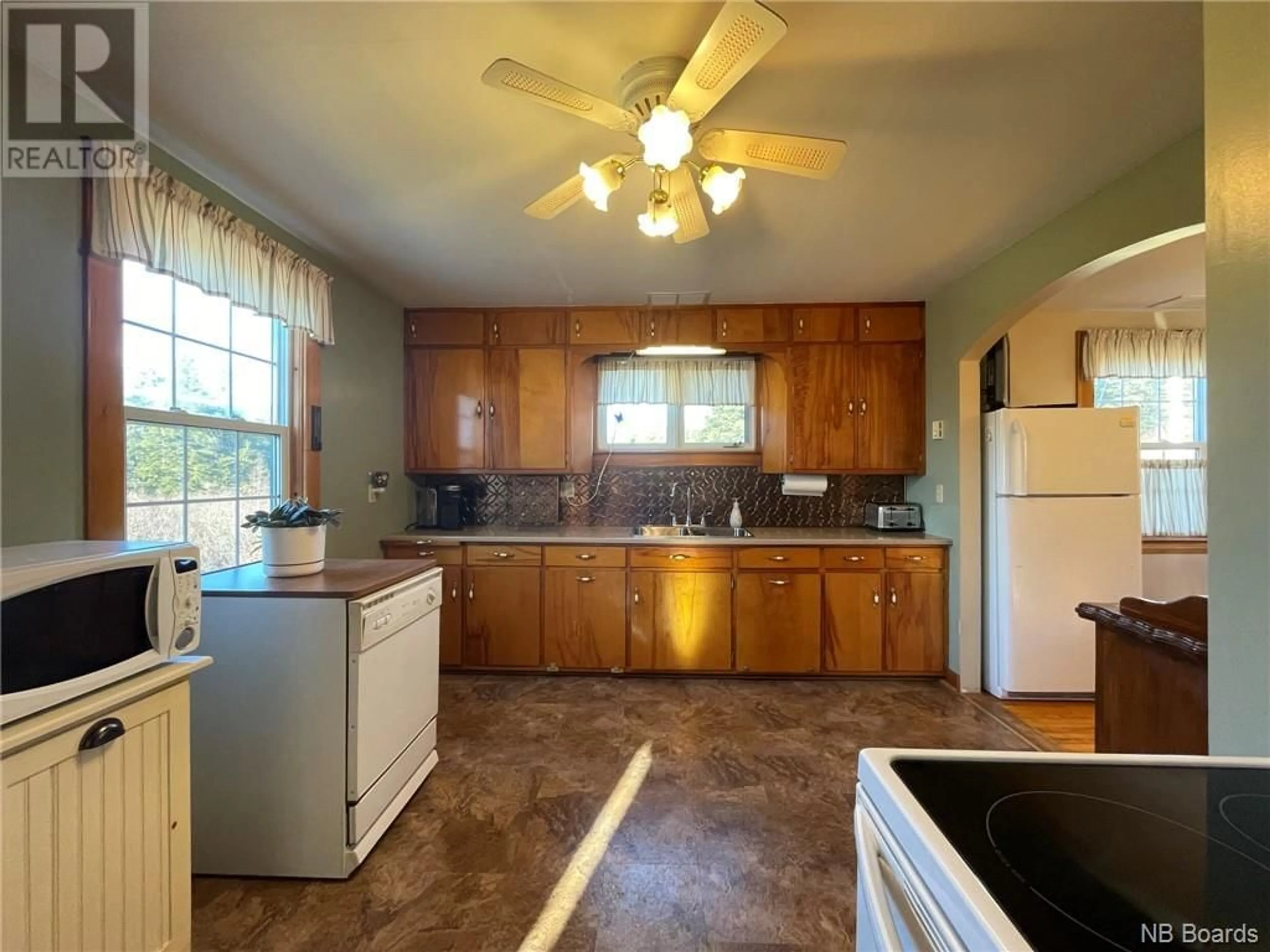 Kitchen, wood floors, cottage for 1802 Route 776, Grand Manan New Brunswick E5G2H8