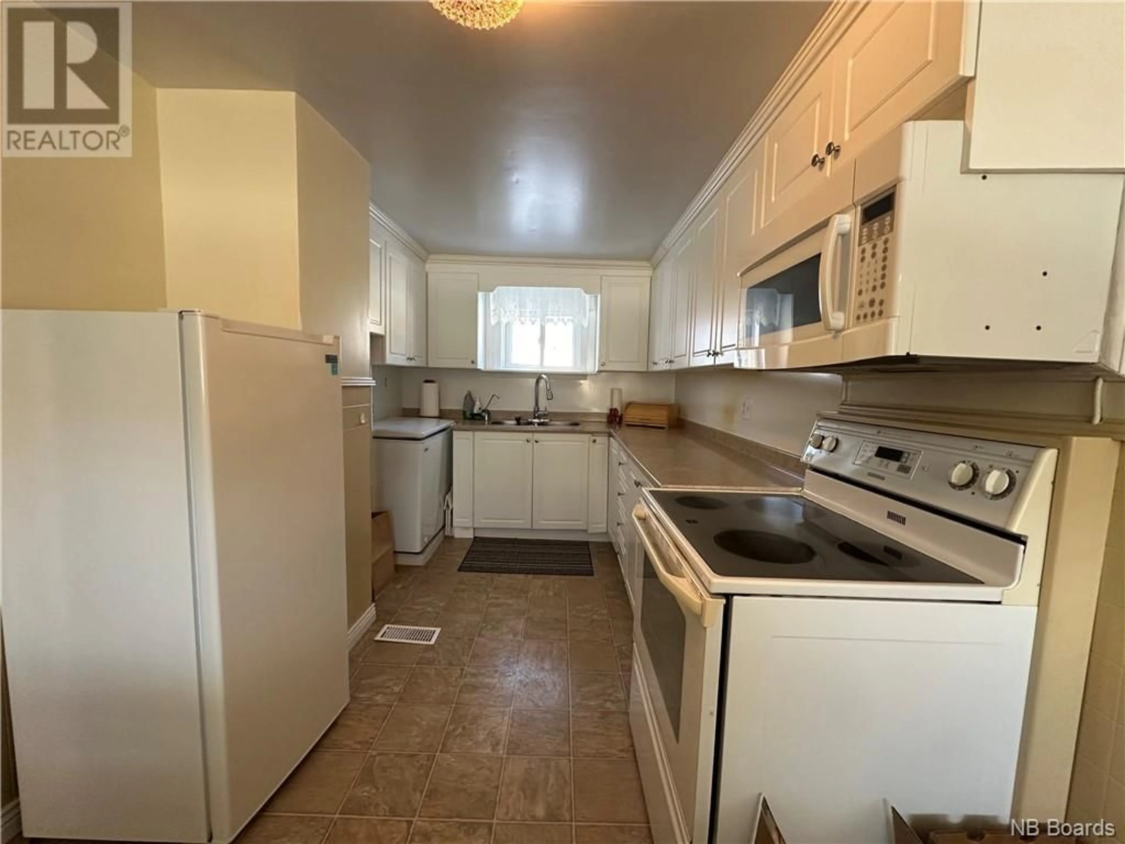 Standard kitchen, cottage for 403 Goderich Street, Dalhousie New Brunswick E8C1V4