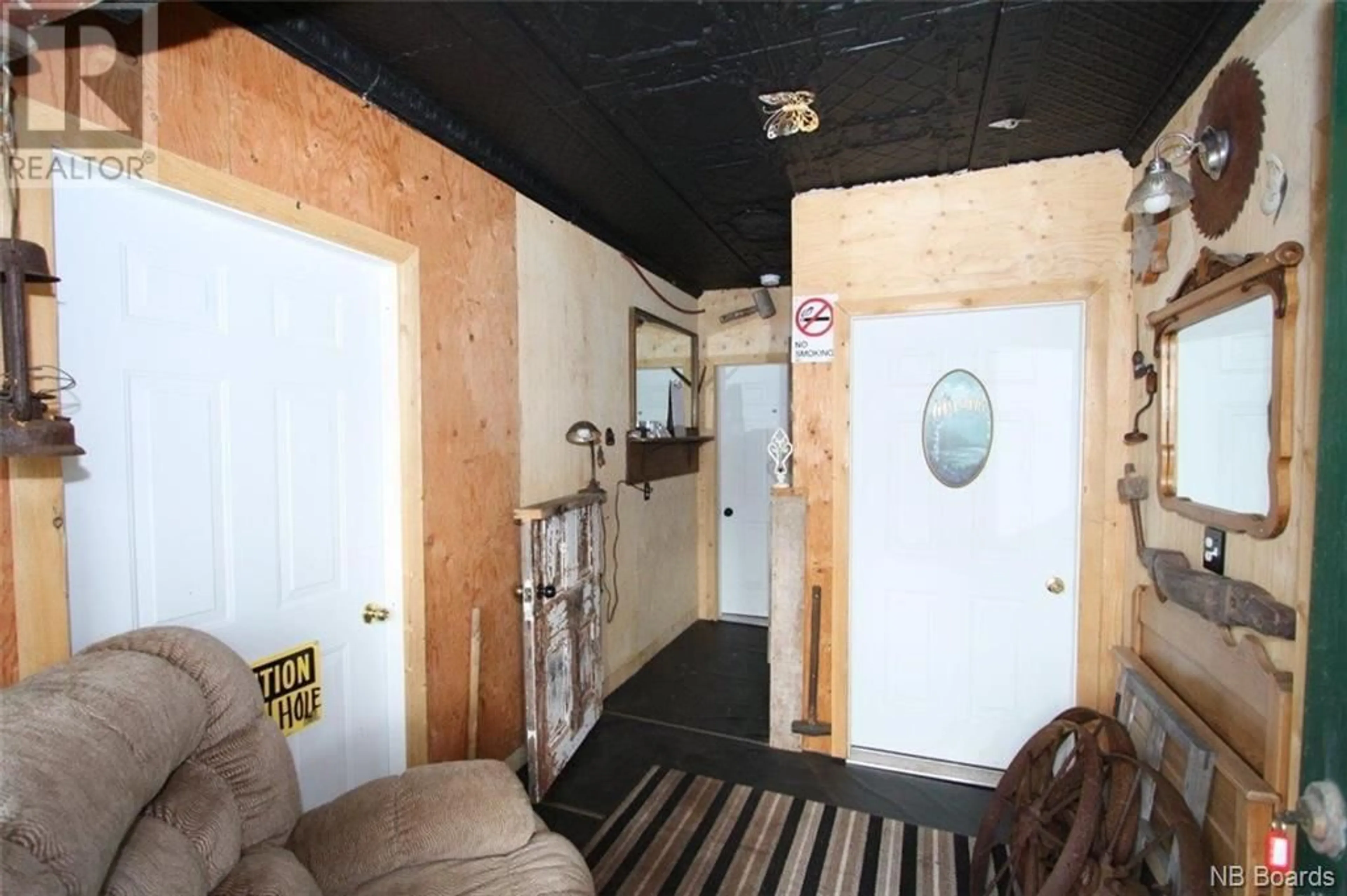 Indoor foyer for 6180 Route 8, Boiestown New Brunswick E6A1M3