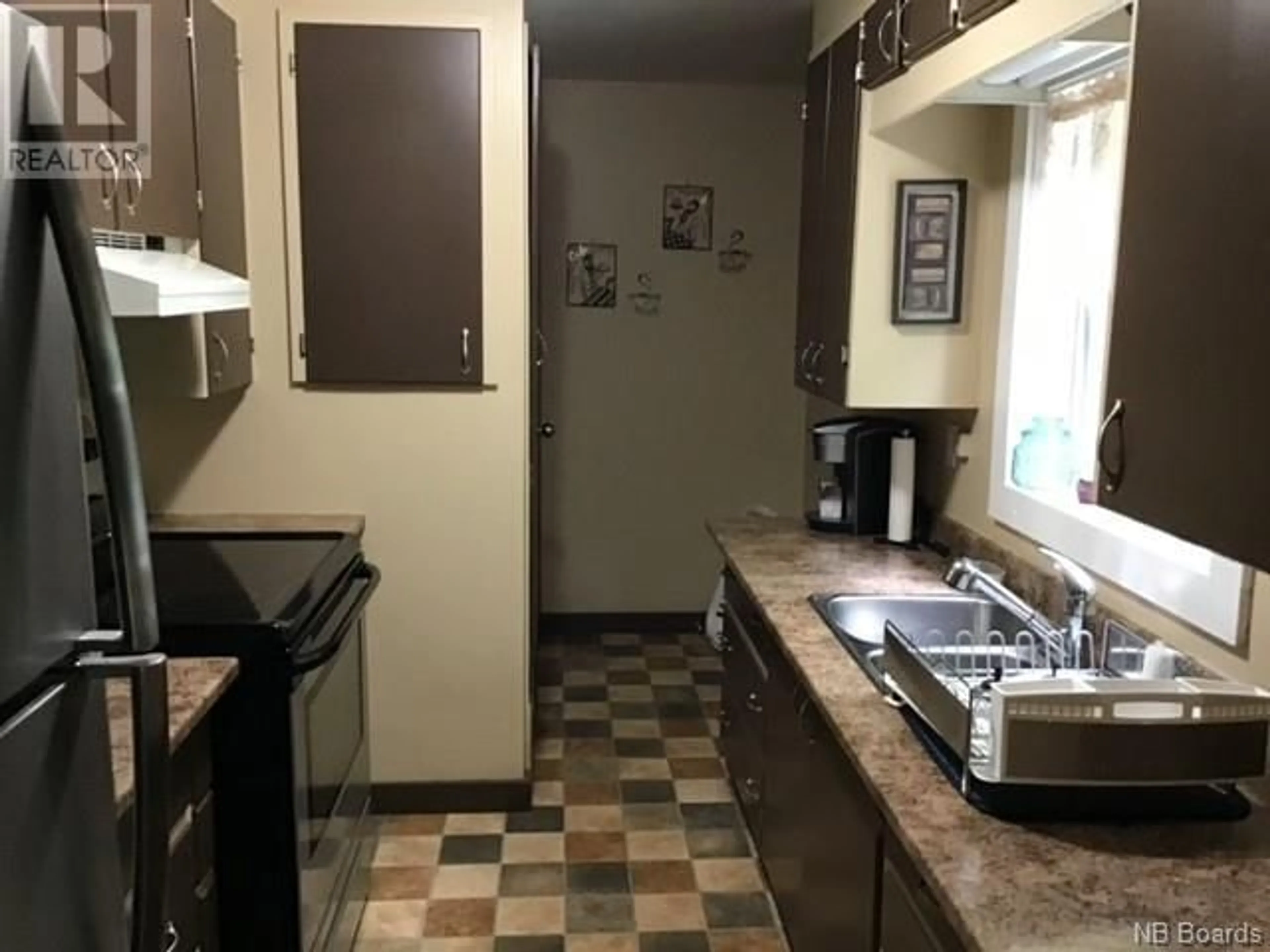 Standard kitchen, wood floors, cottage for 3 Banks Street, Florenceville-Bristol New Brunswick E7L2C5