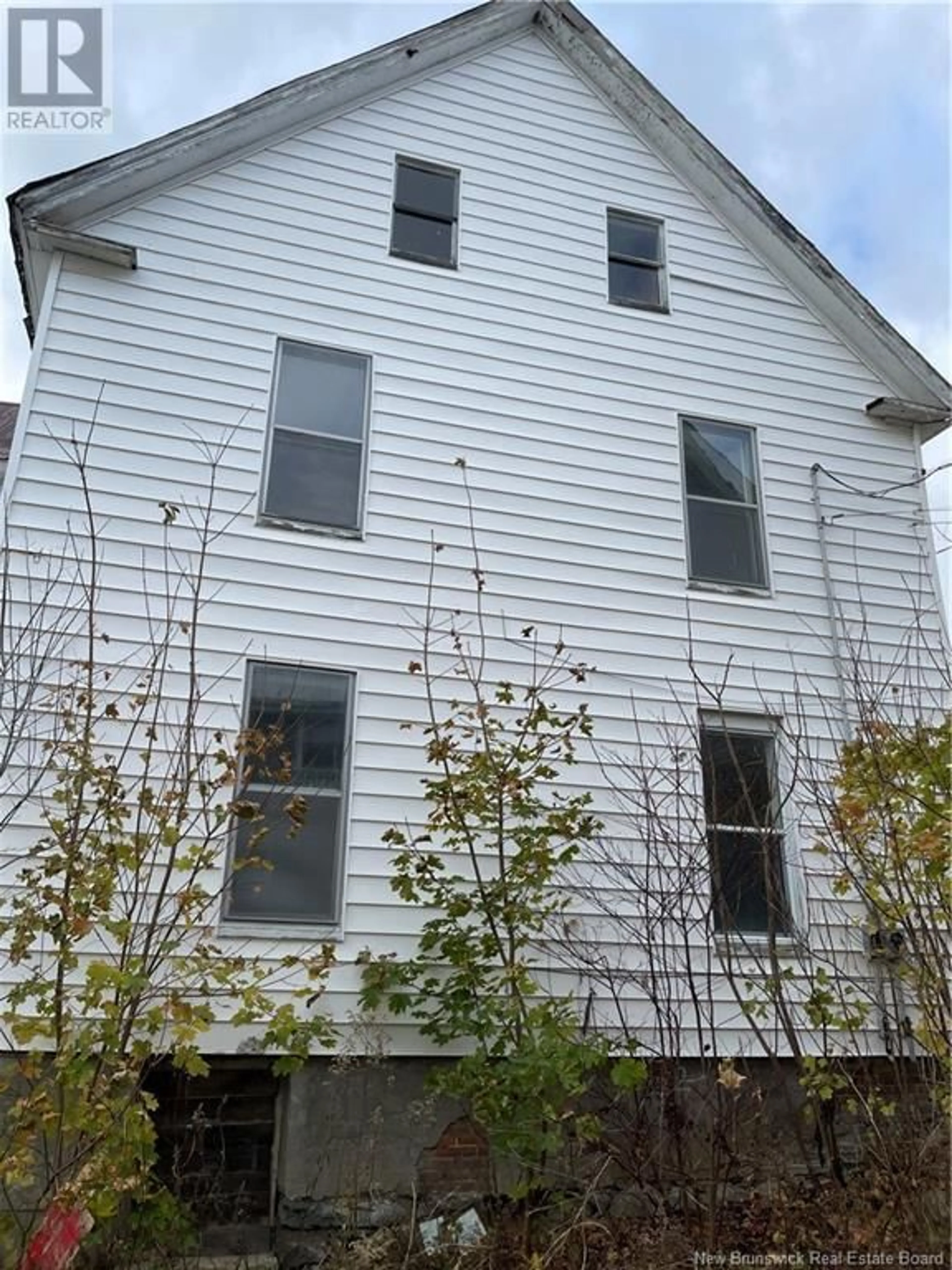 Frontside or backside of a home for 117 Prince Albert Street, Woodstock New Brunswick E7M2L9