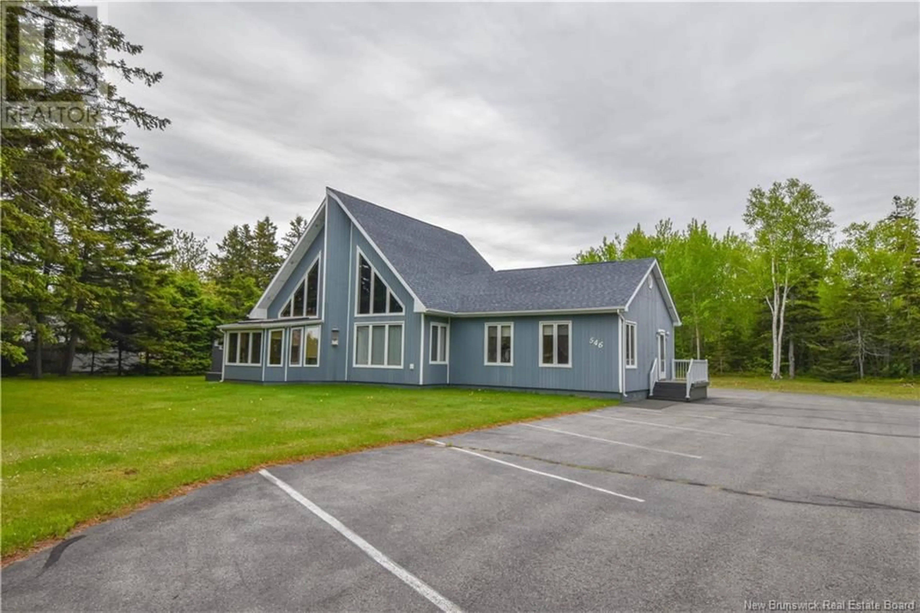 Outside view for 546 Saint-Pierre Ouest Boulevard, Caraquet New Brunswick E1W1A3