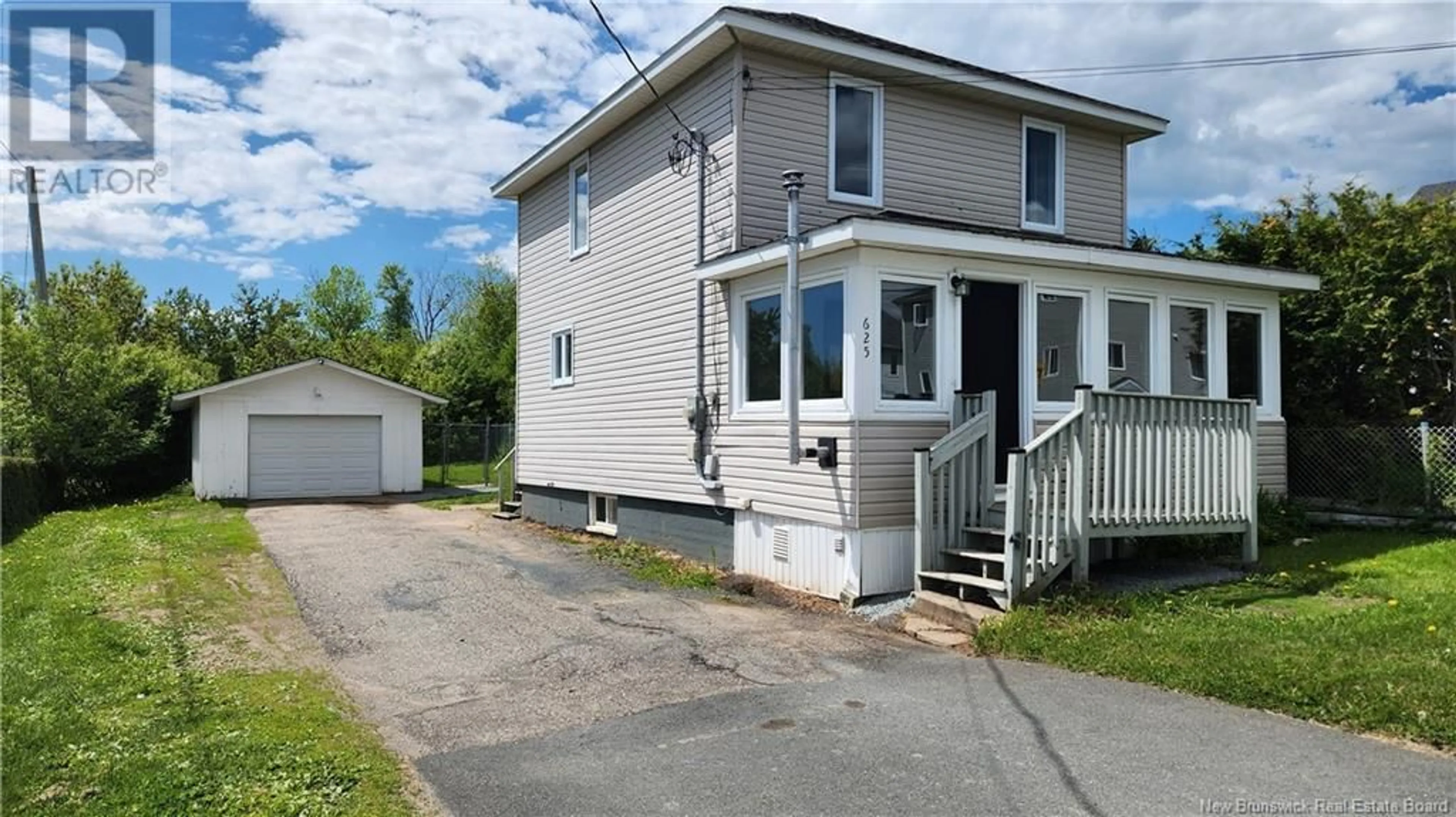 Frontside or backside of a home for 625 Queen Street, Bathurst New Brunswick E2A2J8