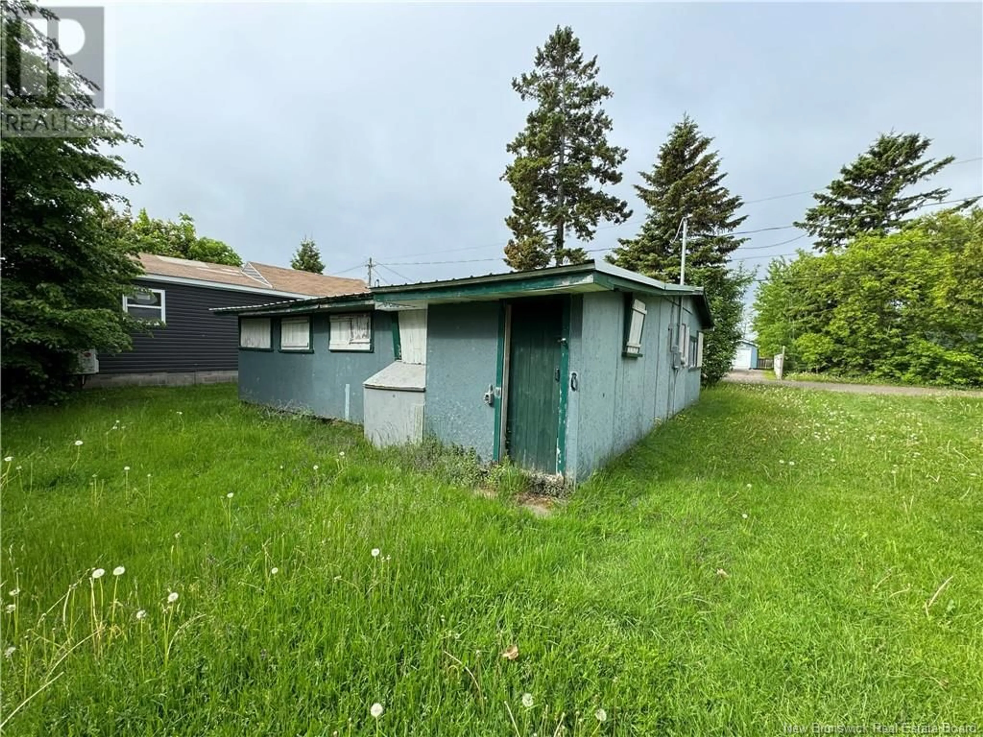 Frontside or backside of a home for 27 Second Avenue, Pointe-Du-Chêne New Brunswick E4P5B9