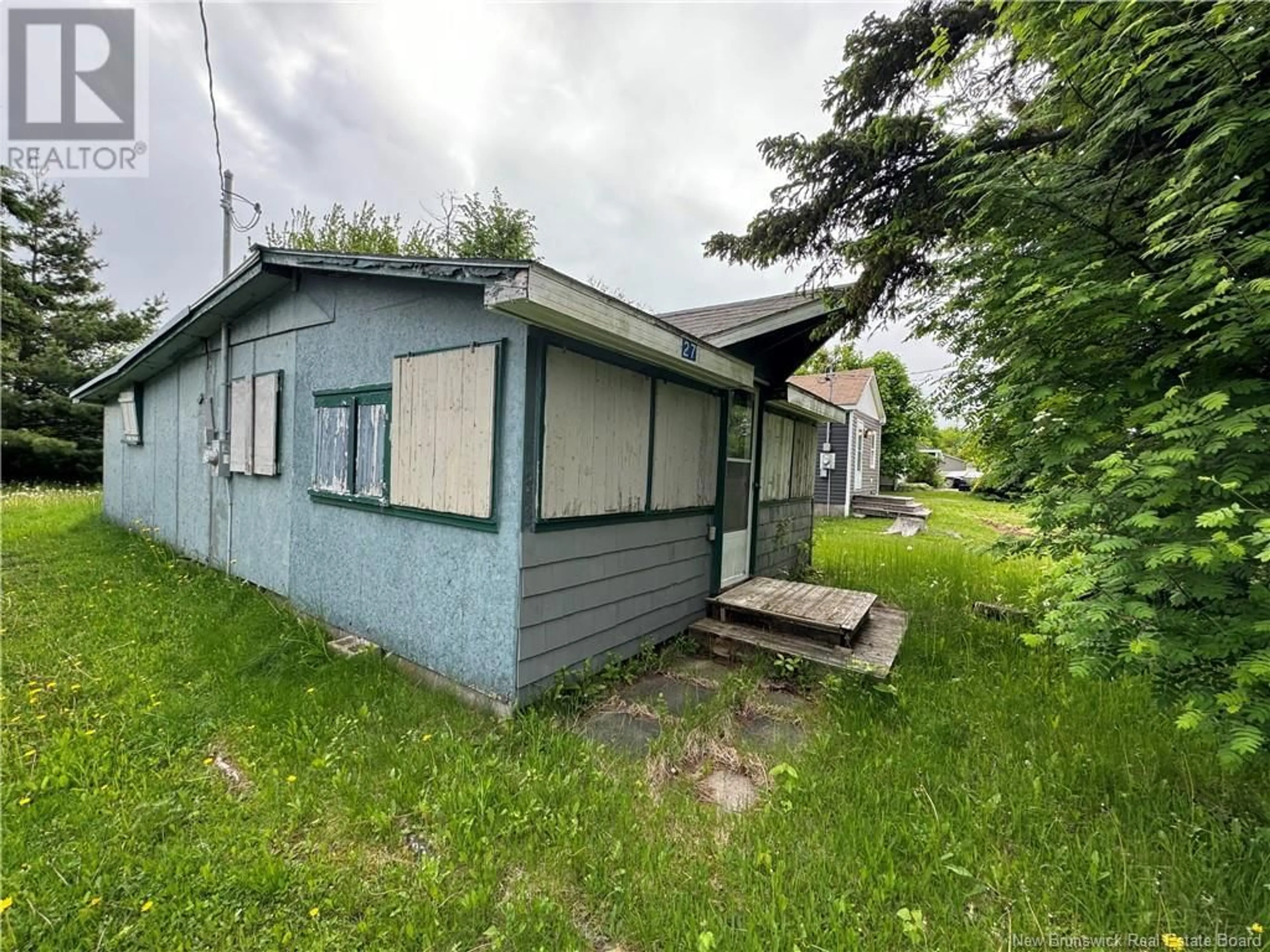 Frontside or backside of a home, cottage for 27 Second Avenue, Pointe-Du-Chêne New Brunswick E4P5B9