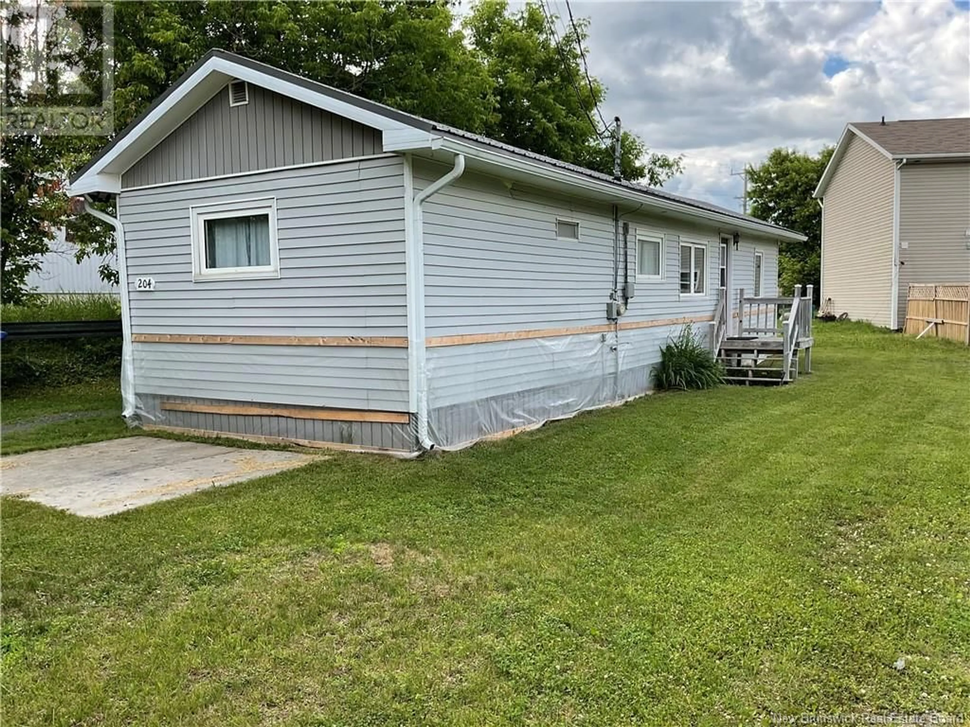 Frontside or backside of a home for 204 Union Street, Woodstock New Brunswick E7M2X5