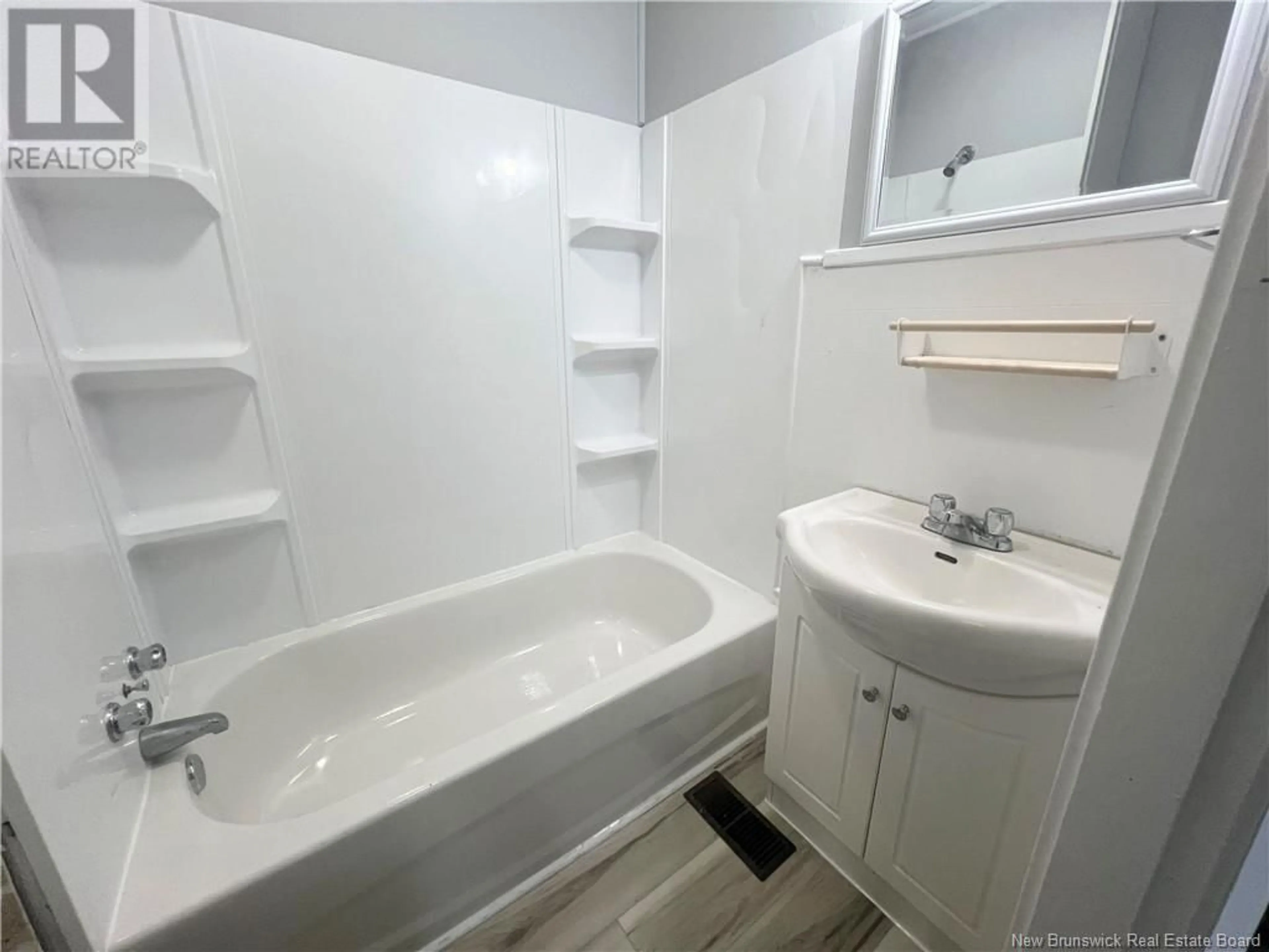 Standard bathroom for 212 St Andrews Drive, Fredericton New Brunswick E3A1G8