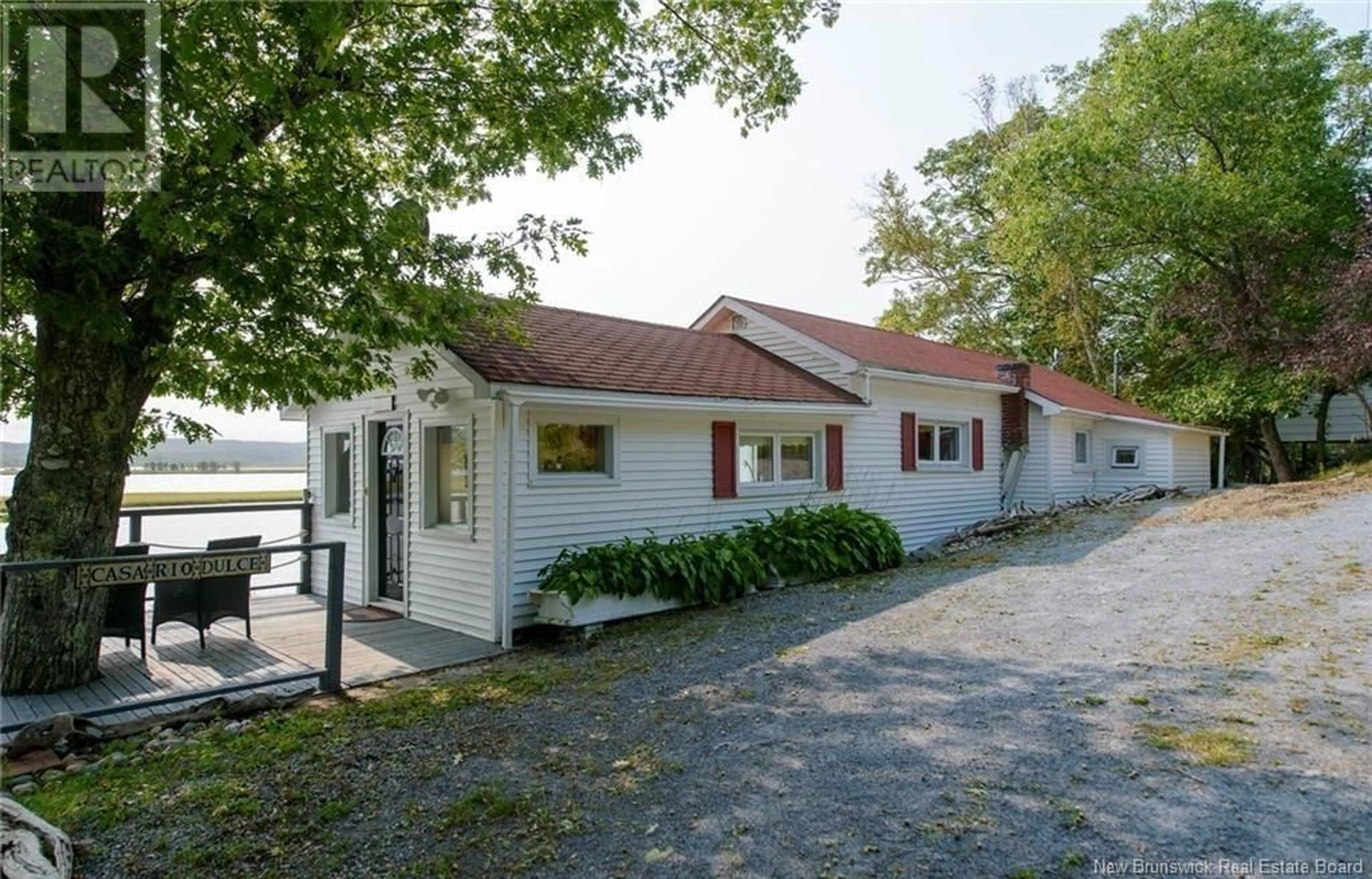 Cottage for 6577 Route 102, Oak Point New Brunswick E5M2H1