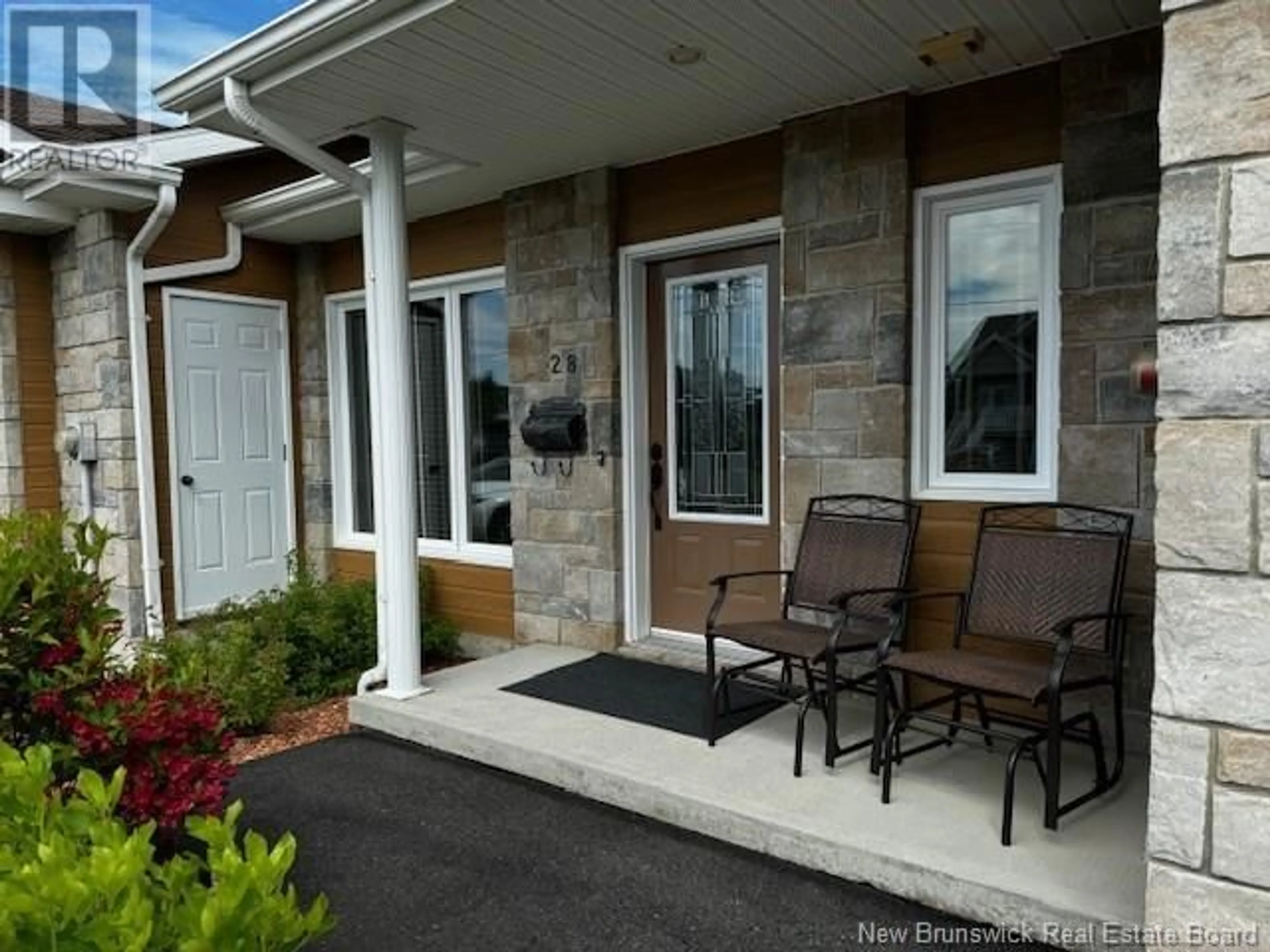 Indoor entryway, wood floors for 28 REAL Street, Edmundston New Brunswick E3V0B8