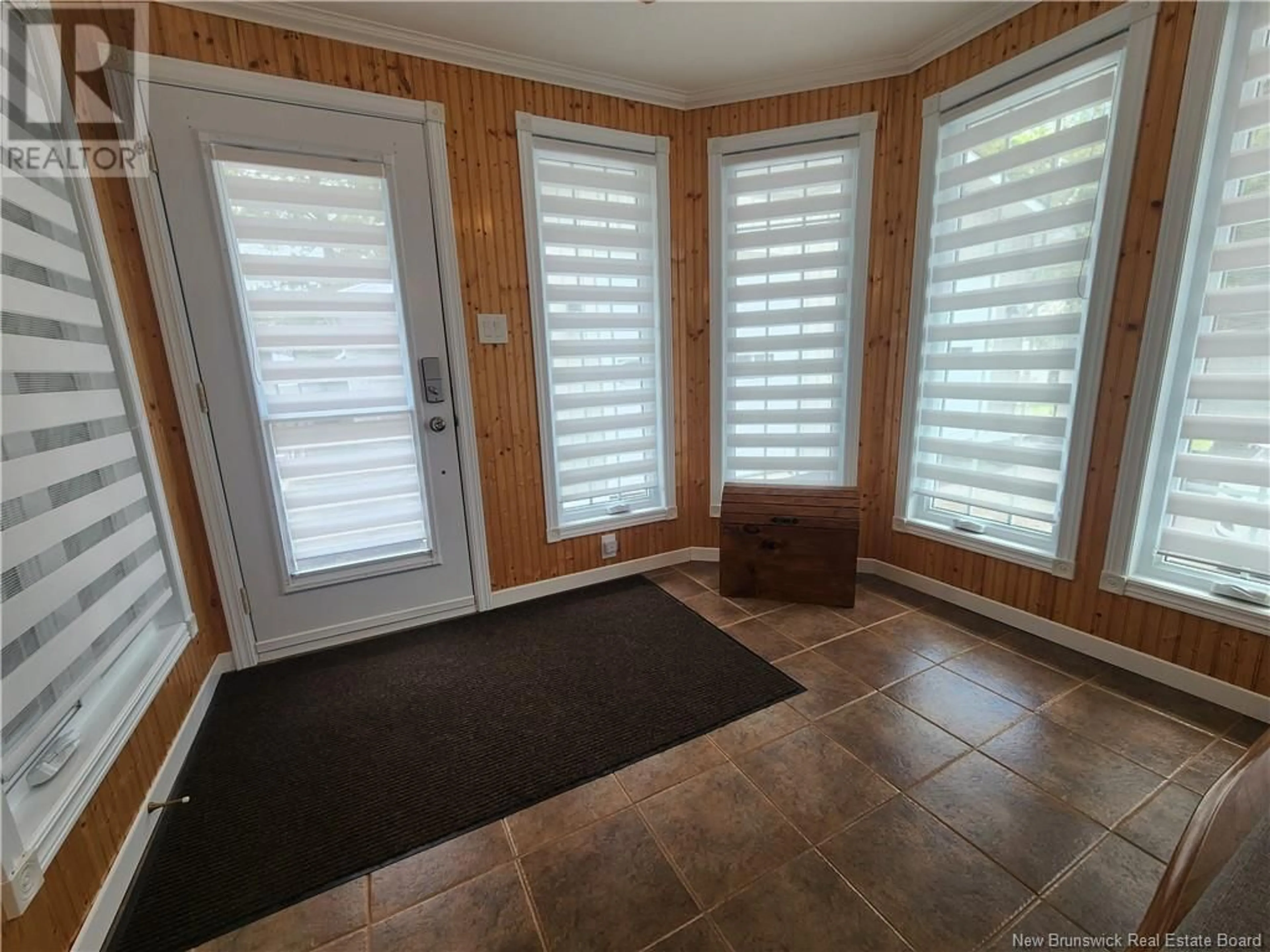 Indoor entryway for 253 Sheriff Street, Grand-Sault/Grand Falls New Brunswick E3Z3A1