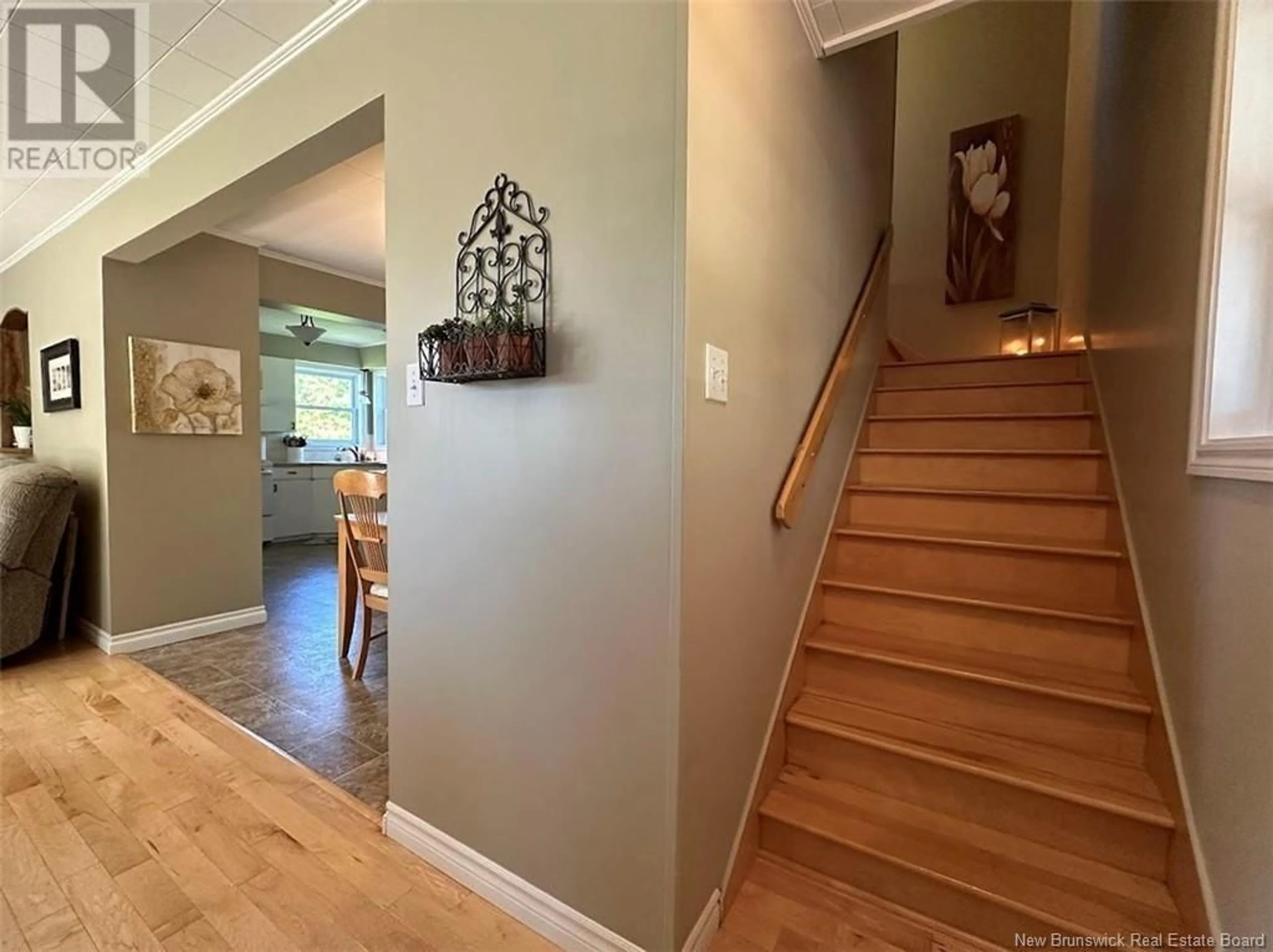 Indoor foyer for 27 Roland-Grondin Street, Saint-Basile New Brunswick E7C1V4