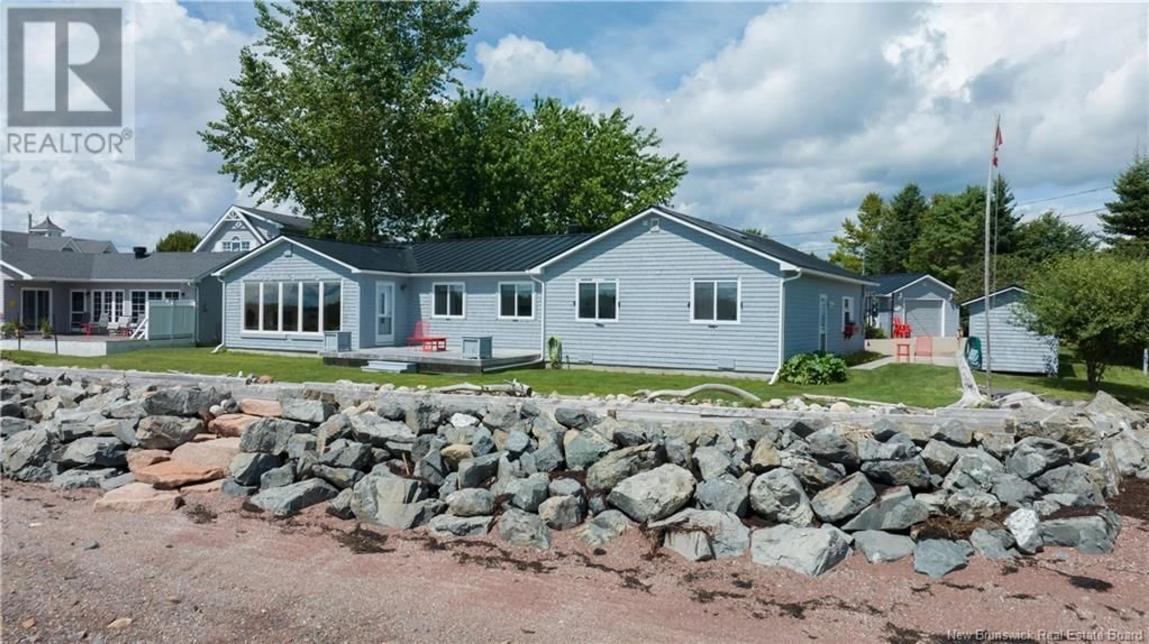 Home with vinyl exterior material for 37 Chandler Road, Saint Andrews New Brunswick E5B2H4
