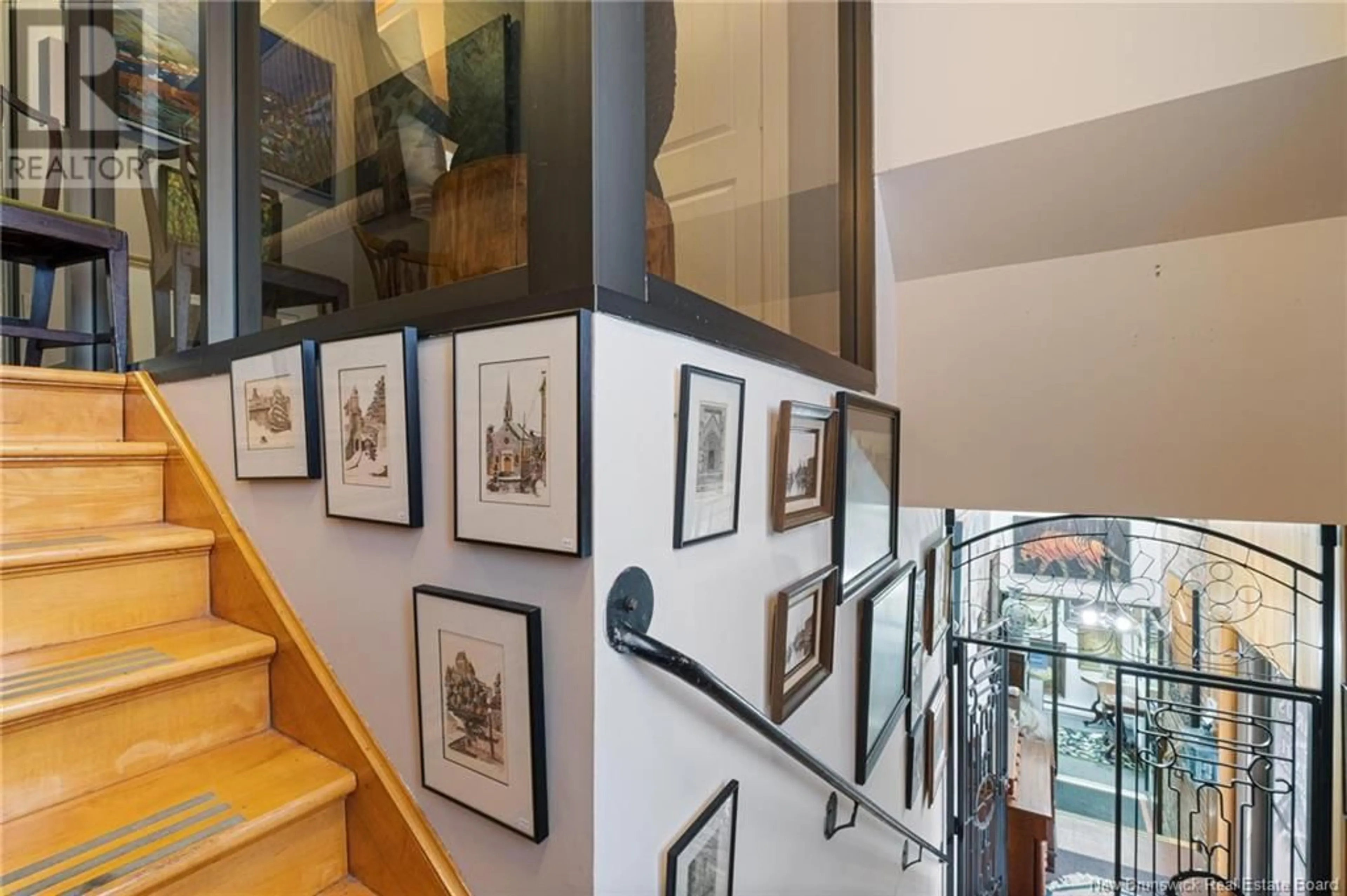 Indoor foyer for 158-162 CHARLOTTE STREET, Saint John New Brunswick E2L2J7