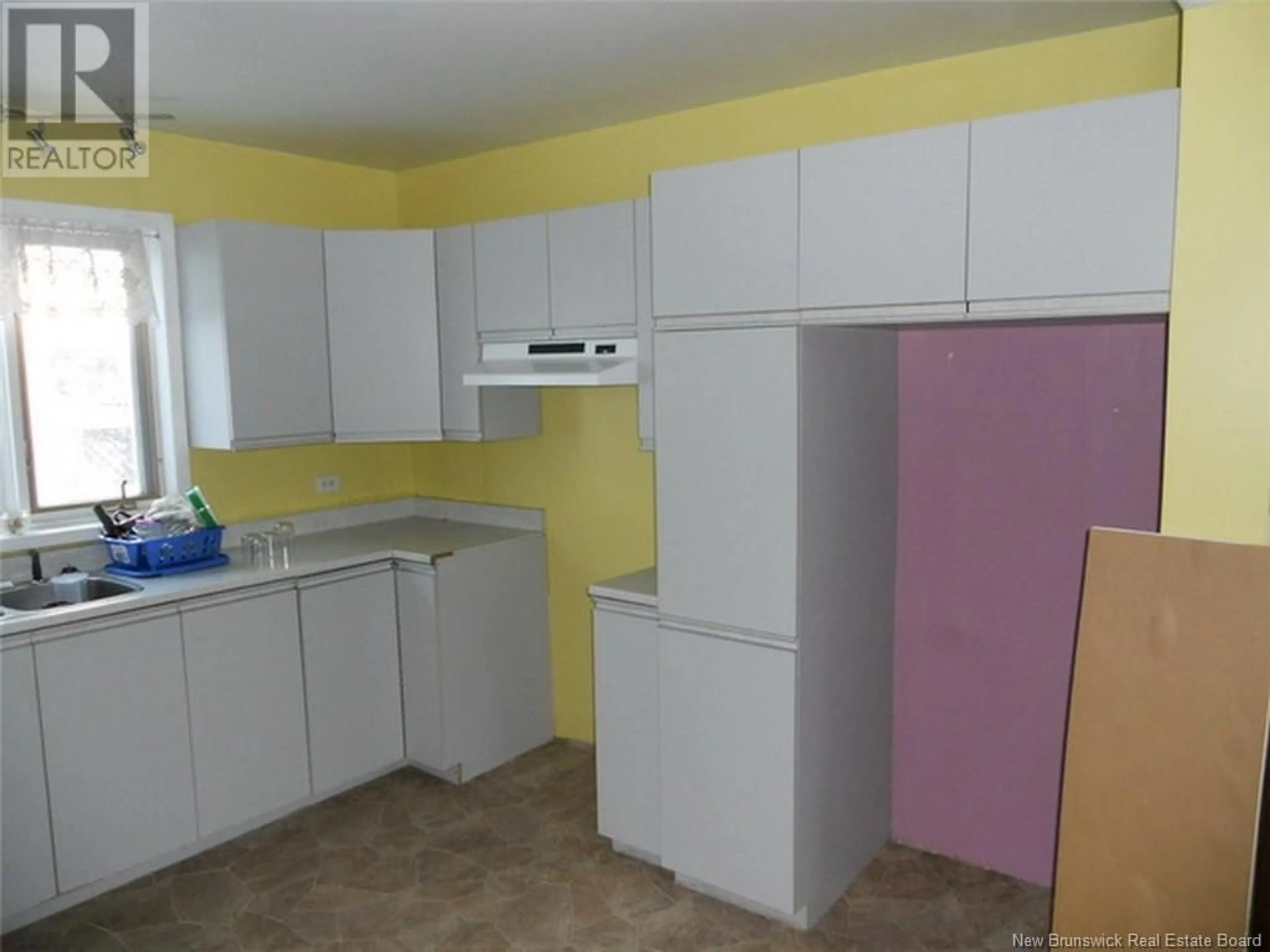 Standard kitchen for 78 St-Georges Avenue, Edmundston New Brunswick E3V2W2