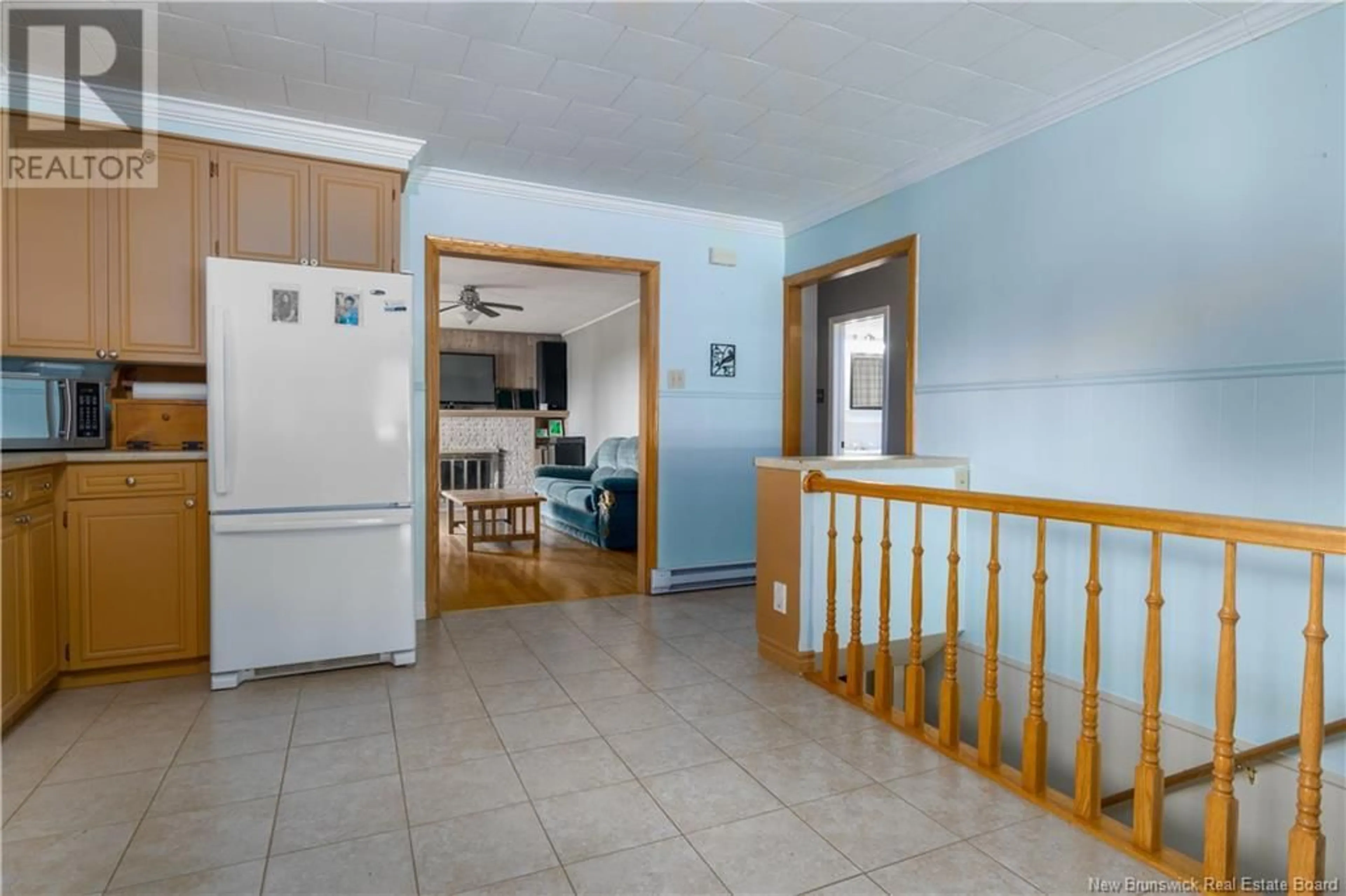 Indoor foyer, wood floors for 610 Chapel Street, Grand-Sault/Grand Falls New Brunswick E3Z2N1