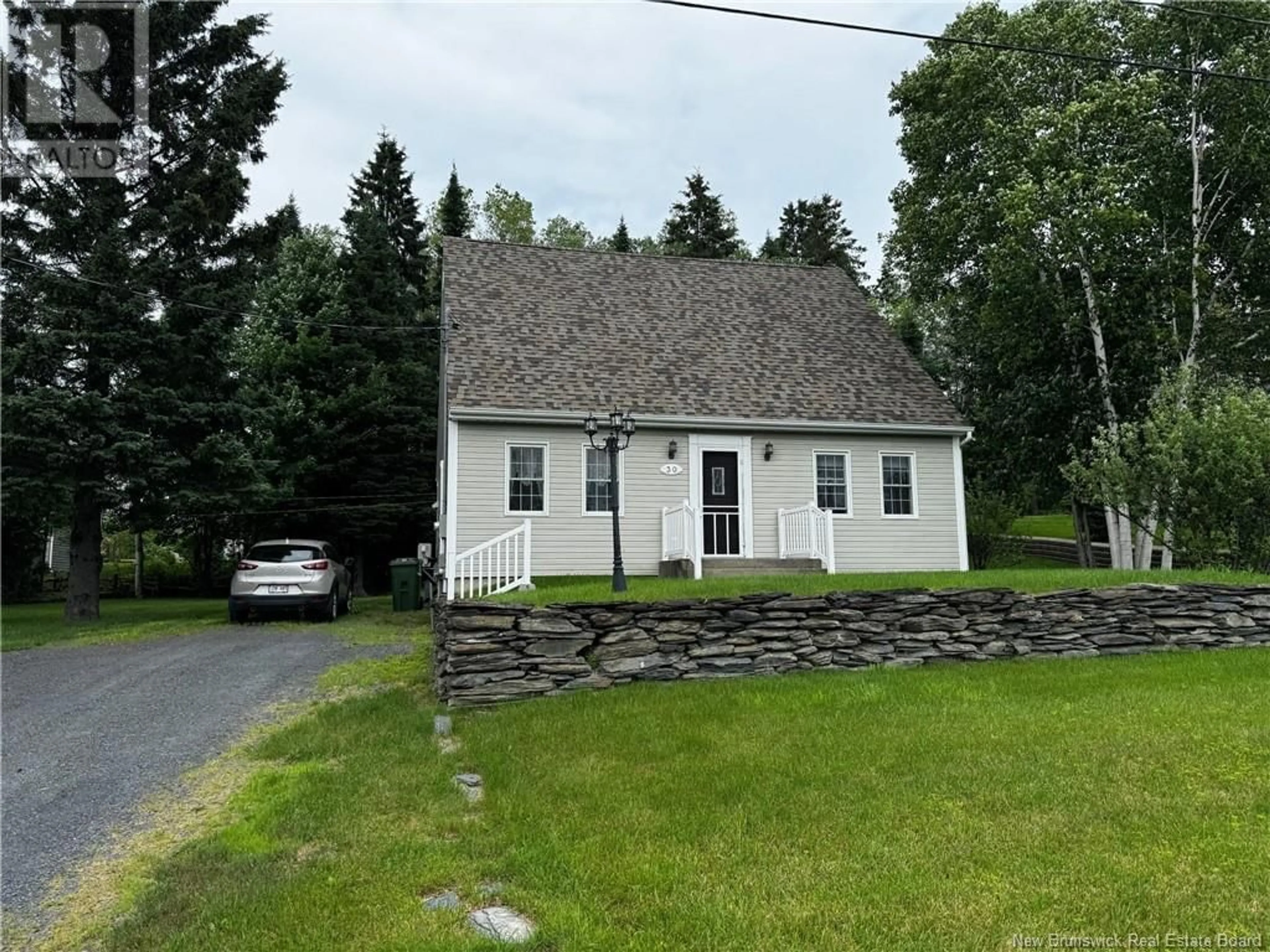 Cottage for 30 DES TREMBLES Street, Saint-Jacques New Brunswick E7B2Y2