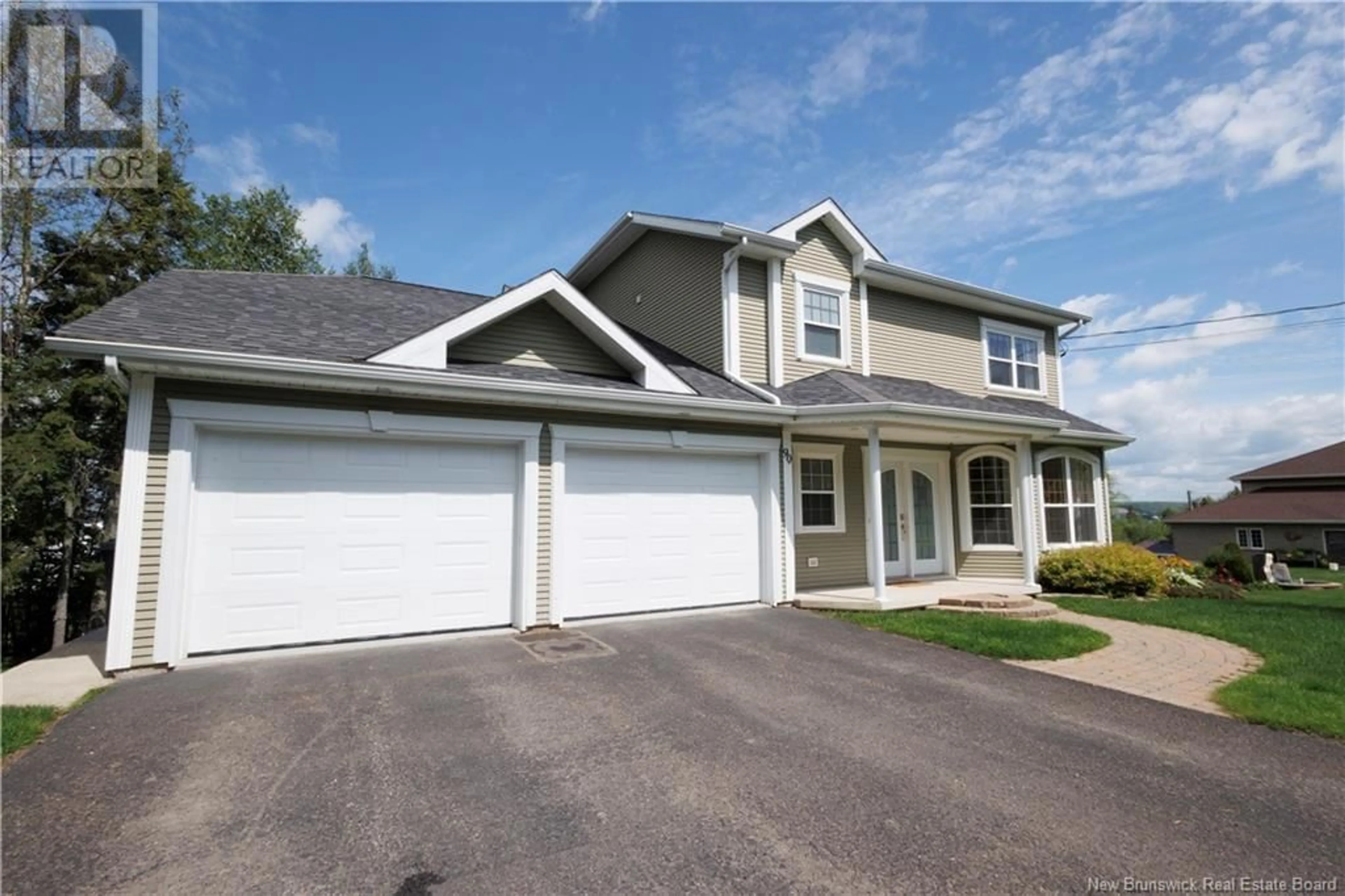Home with vinyl exterior material, street for 90 NOWLAN STREET, Grand-Sault/Grand Falls New Brunswick E3Z1B2