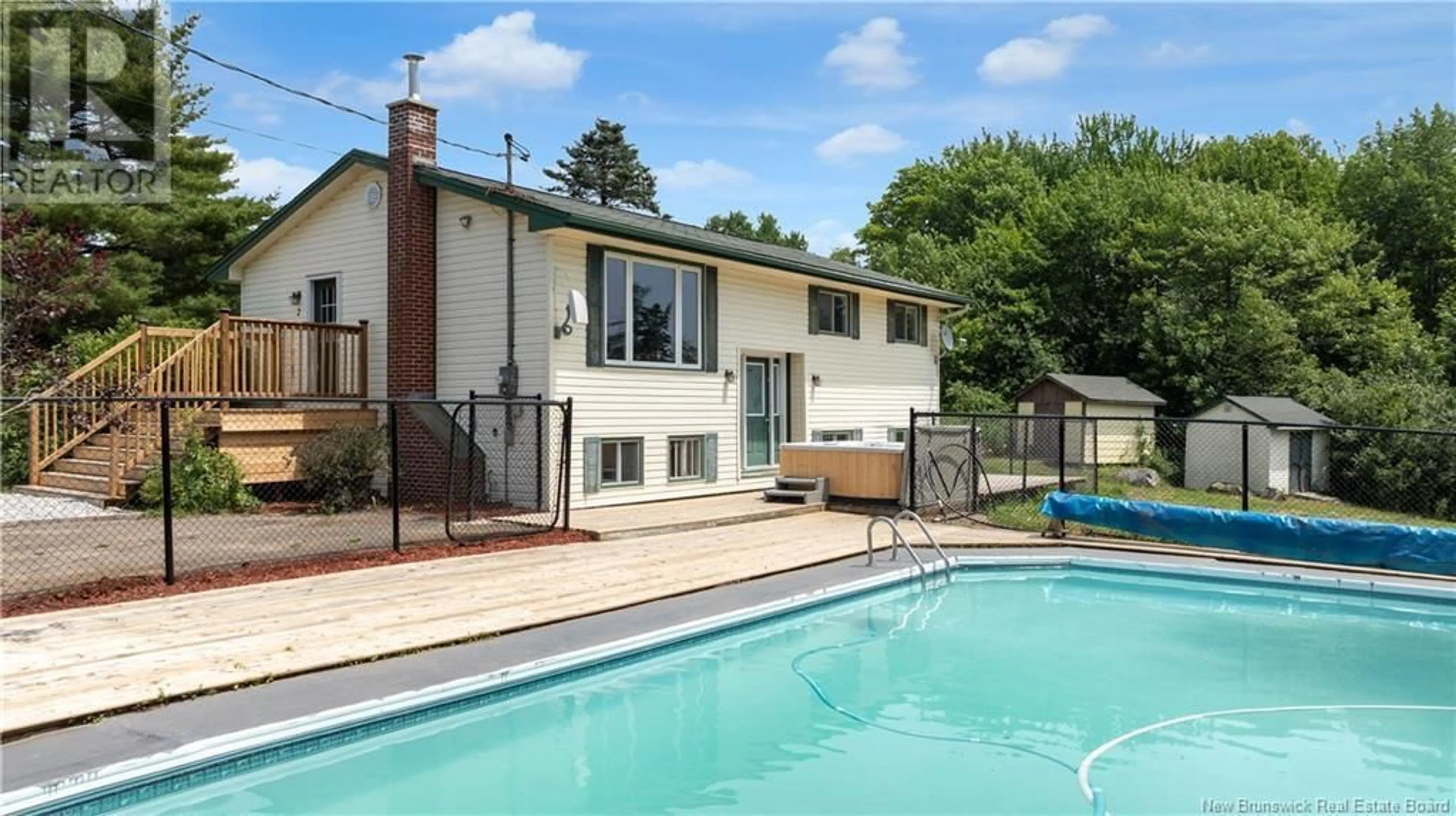 Indoor or outdoor pool for 2 Hill Road, Kingston New Brunswick E2G1G6