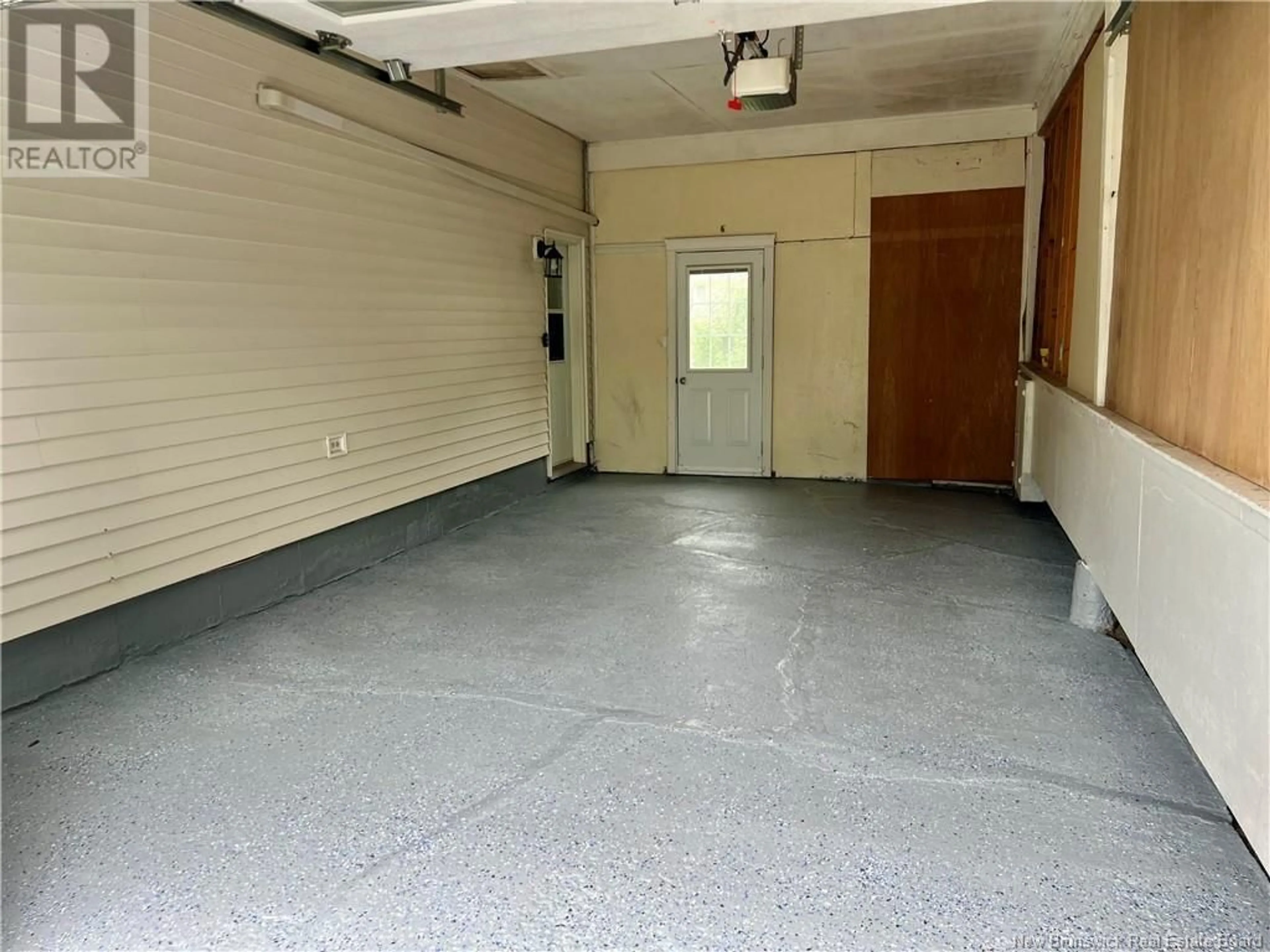 Indoor garage, cement floor for 668 4th Avenue, Grand Falls New Brunswick E3Z1A2