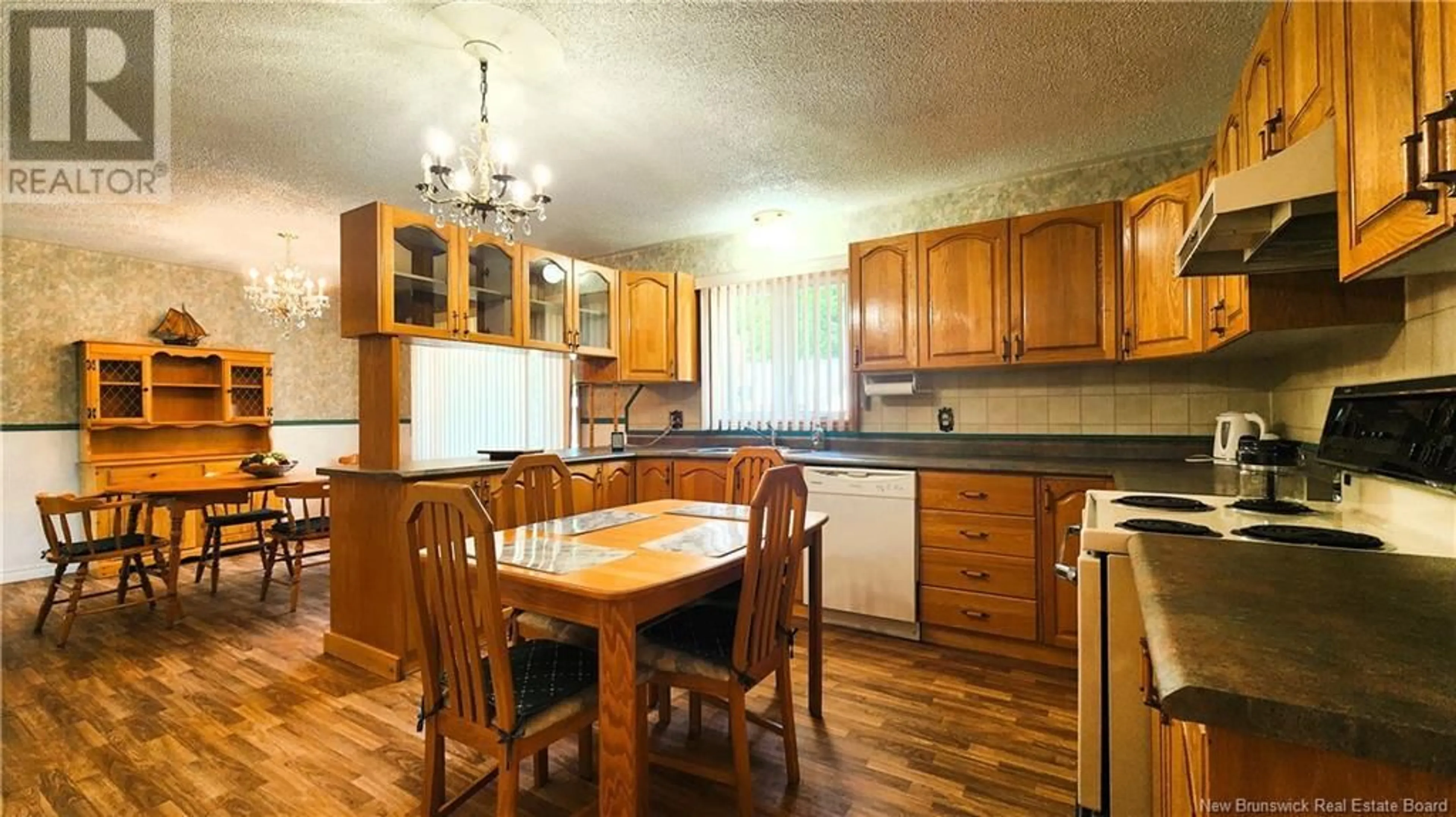 Standard kitchen, wood/laminate floor for 10228 ROUTE 113 ROUTE, Miscou New Brunswick E8T1Y6