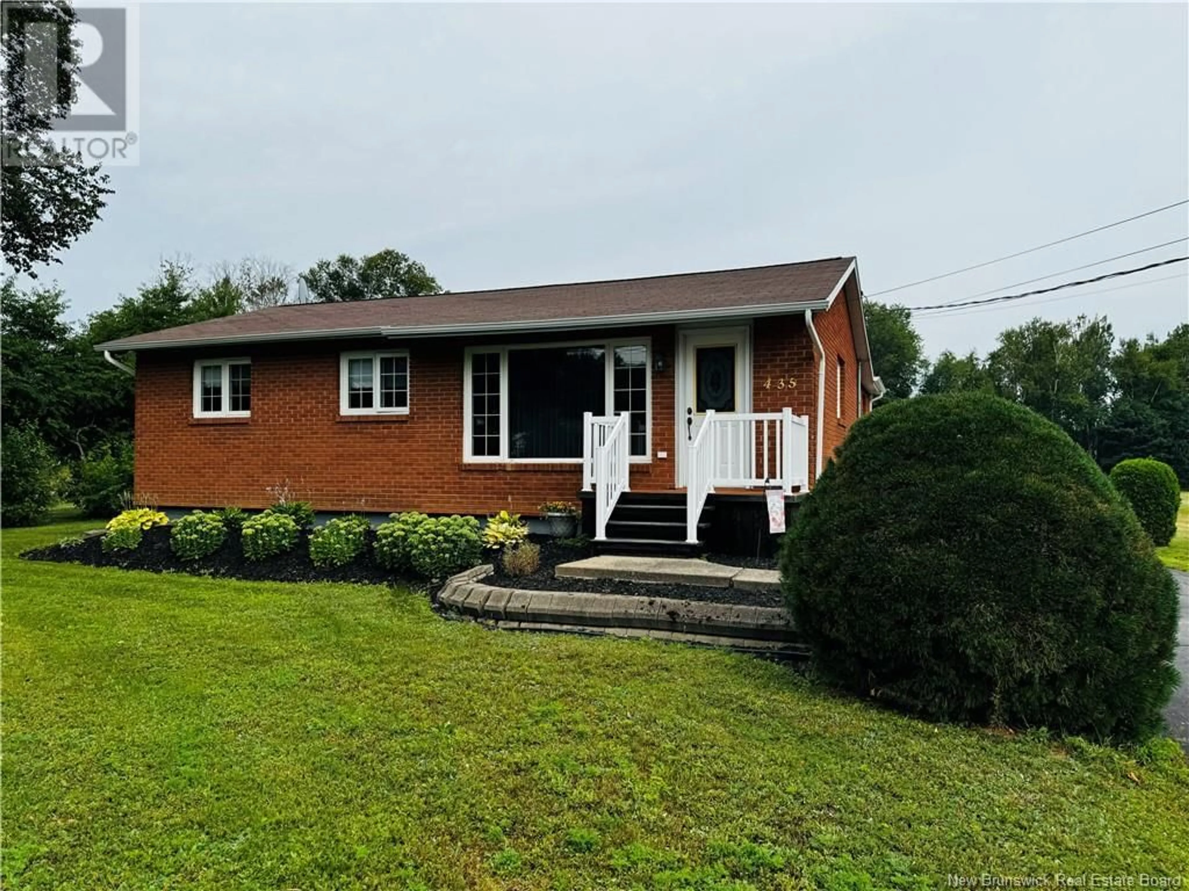 Frontside or backside of a home, the front or back of building for 435 Youghall, Bathurst New Brunswick E2A4X7