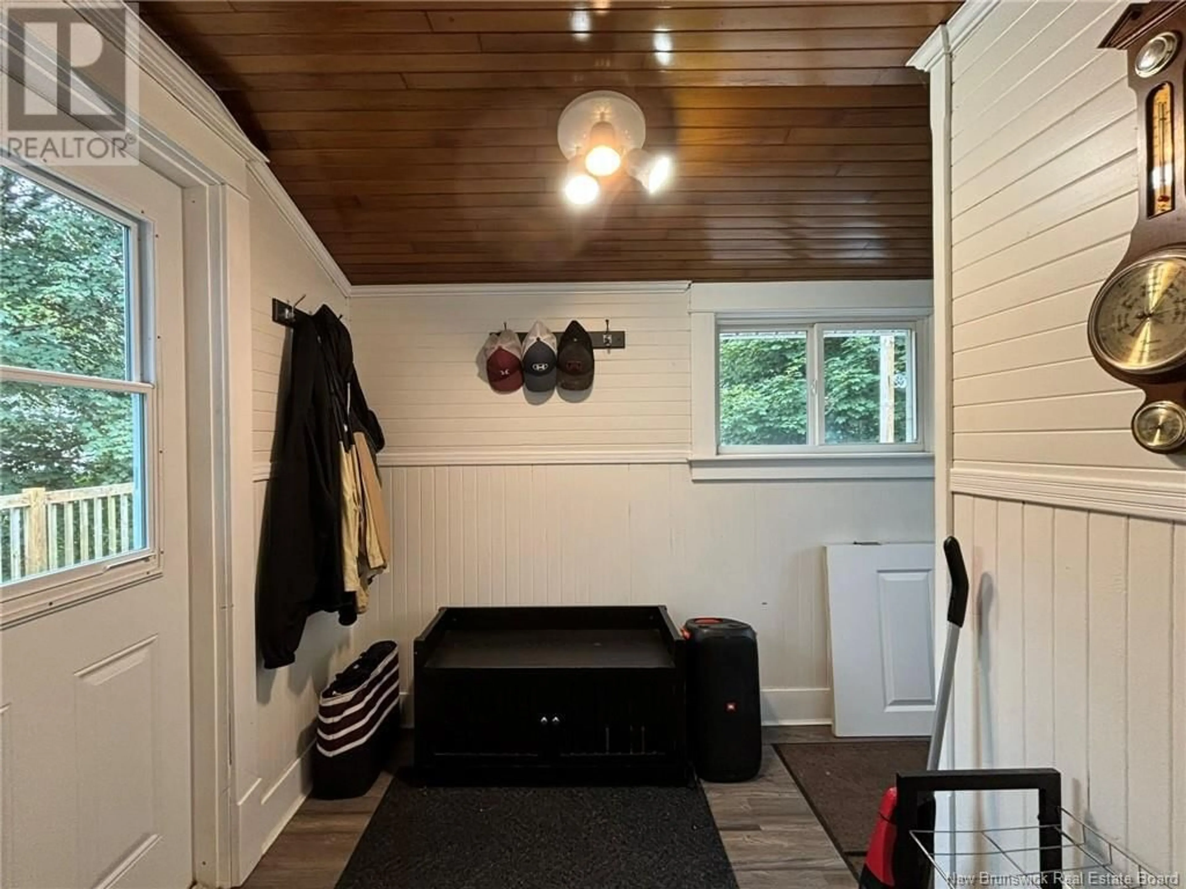 Indoor entryway, wood floors for 9 KING Street, Grand Manan New Brunswick E5G2J9