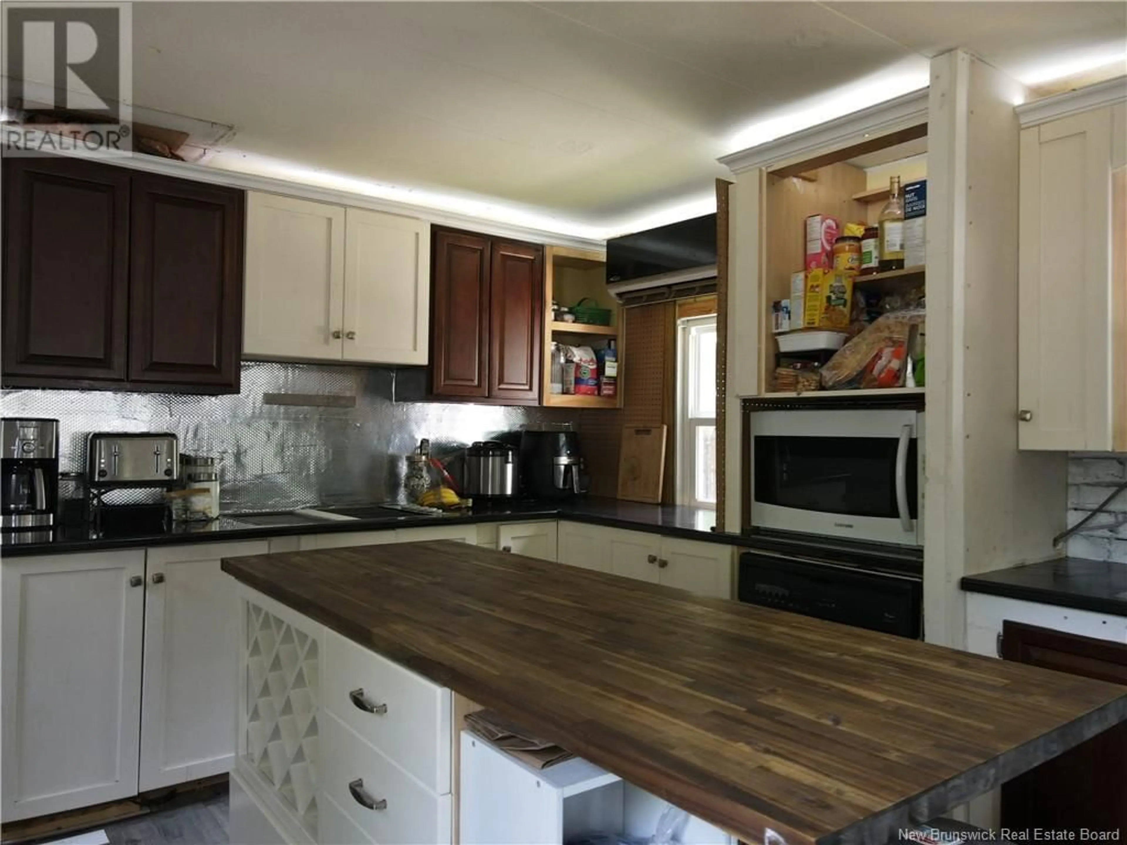 Kitchen, wood floors, cottage for 7 Willowgrove, Moncton New Brunswick E1H3C2