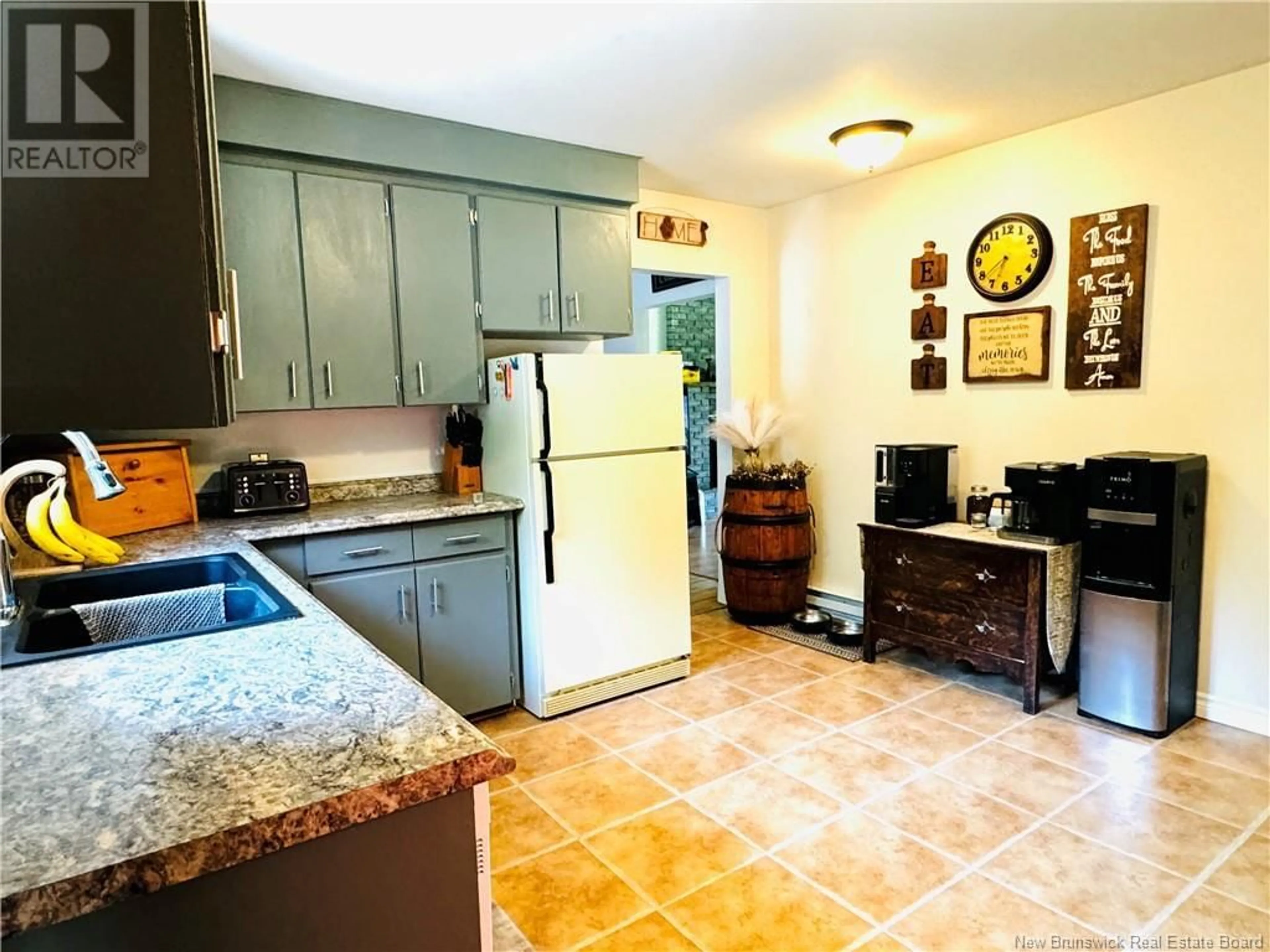 Kitchen, ceramic floors, cottage for 3700 Cape, Salmon Beach New Brunswick E2A6A6