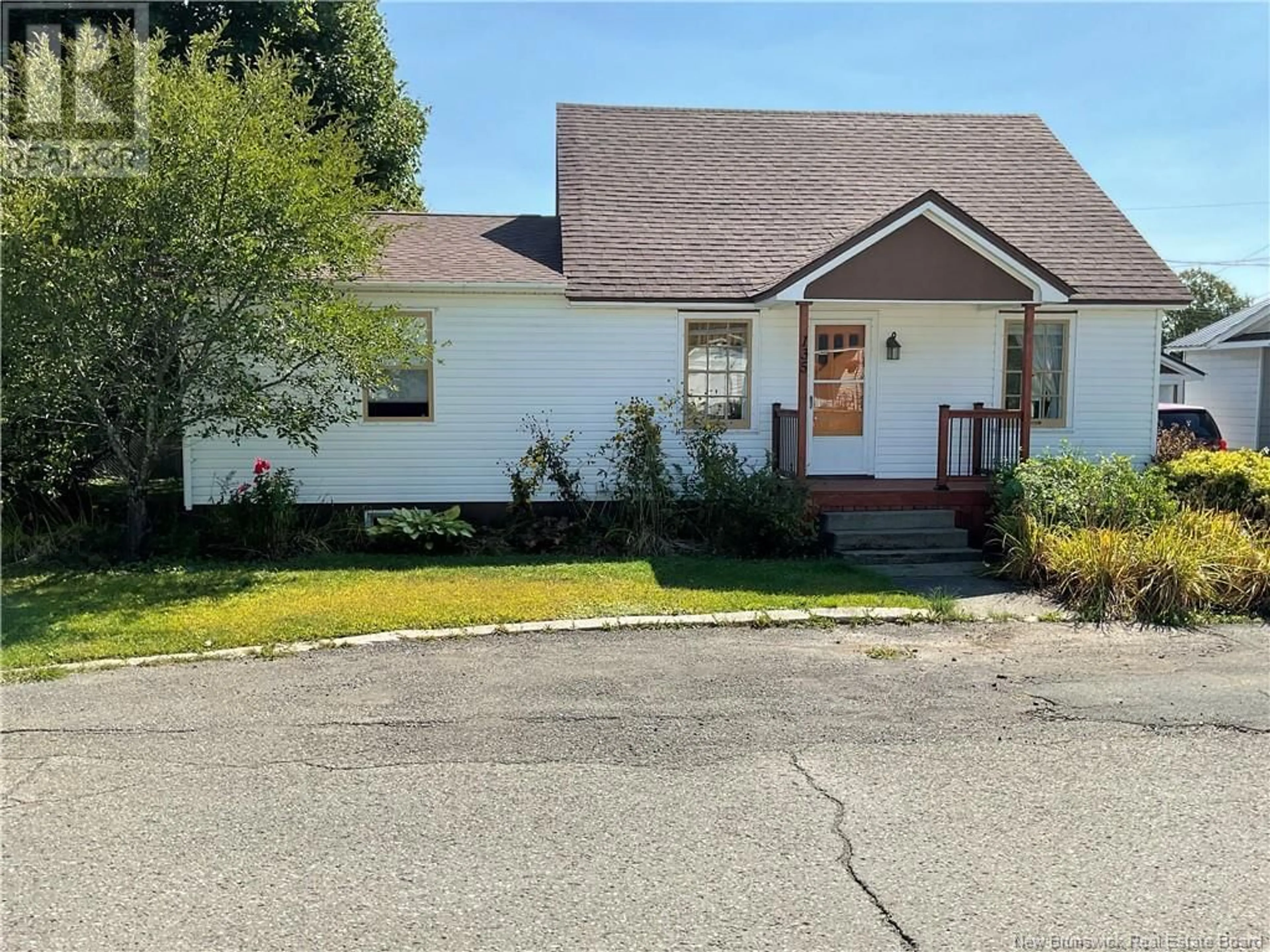 Frontside or backside of a home for 135 St. James Street, Woodstock New Brunswick E7M3T4