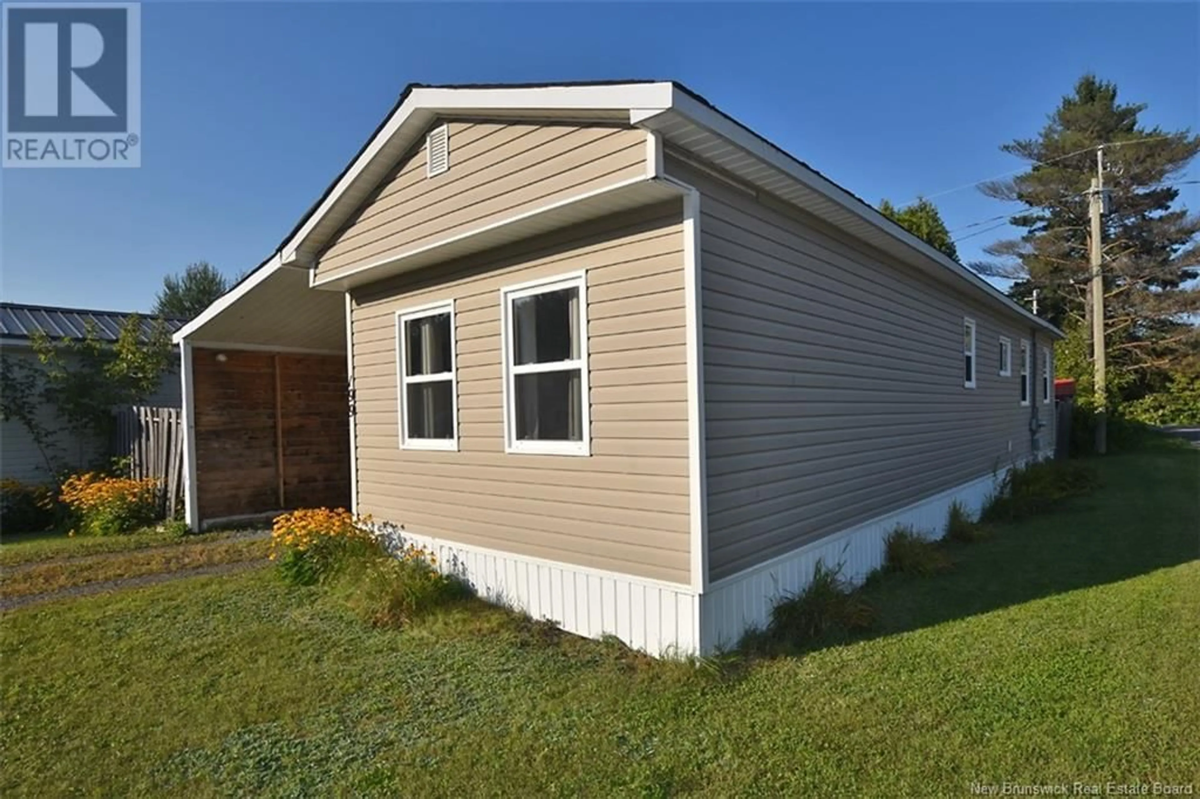 Home with vinyl exterior material for 199 Moore Street, Lincoln New Brunswick E3B8L9