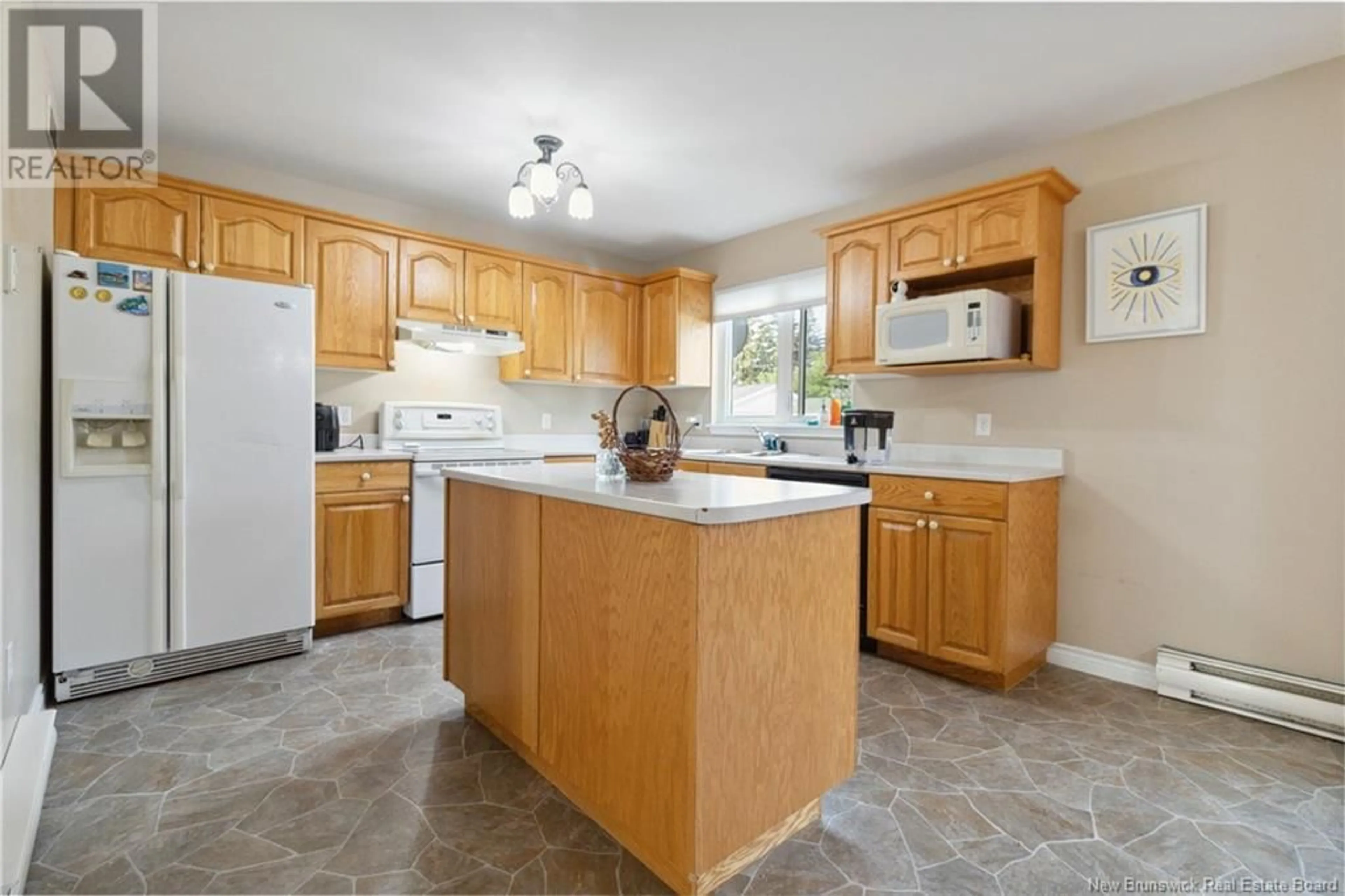 Standard kitchen, wood floors, cottage for 26 arthur Street, Moncton New Brunswick E1C0A5