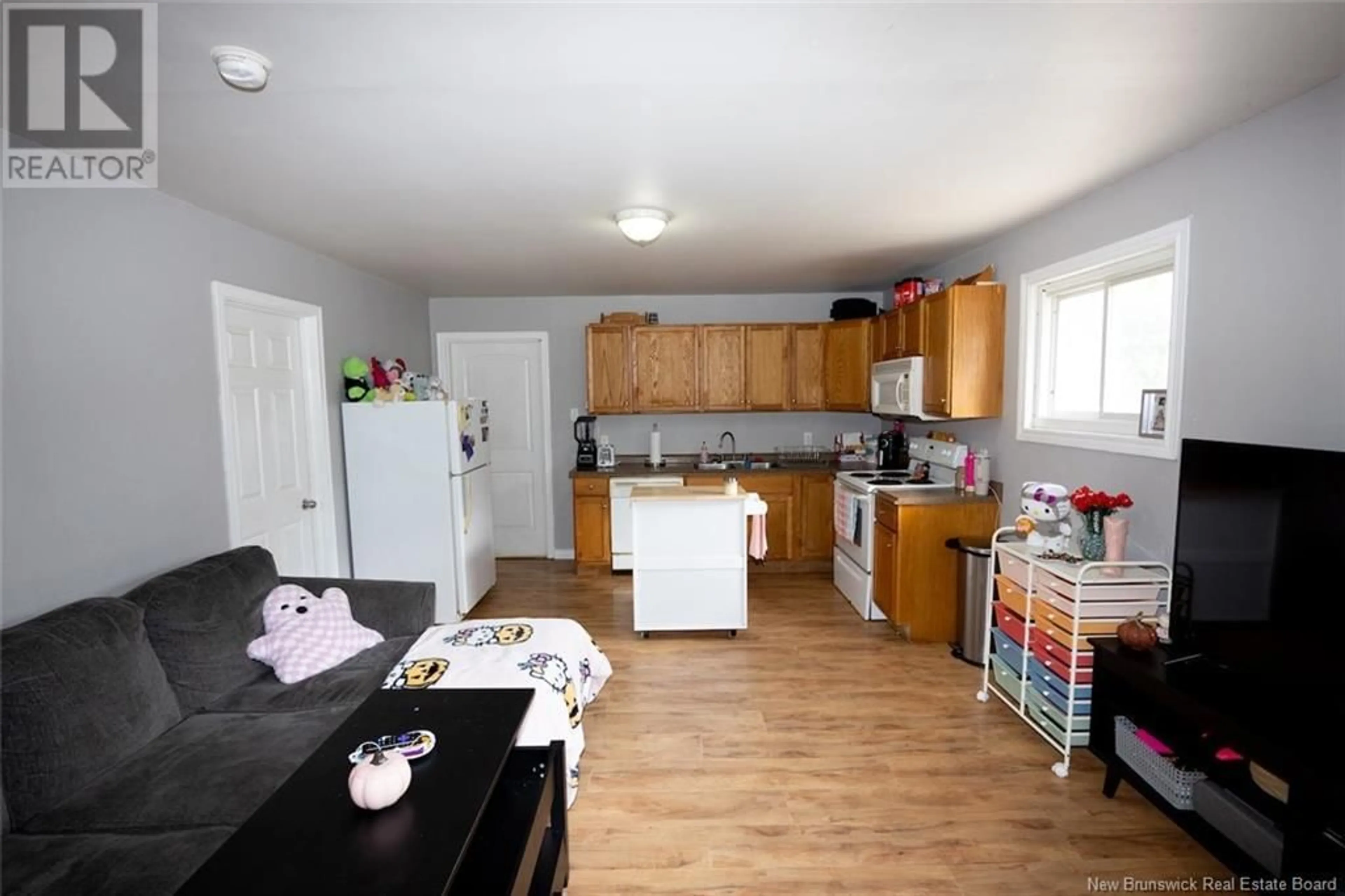 Standard kitchen, wood floors, cottage for 14 Hillcourt Drive, Fredericton New Brunswick E3A1S1