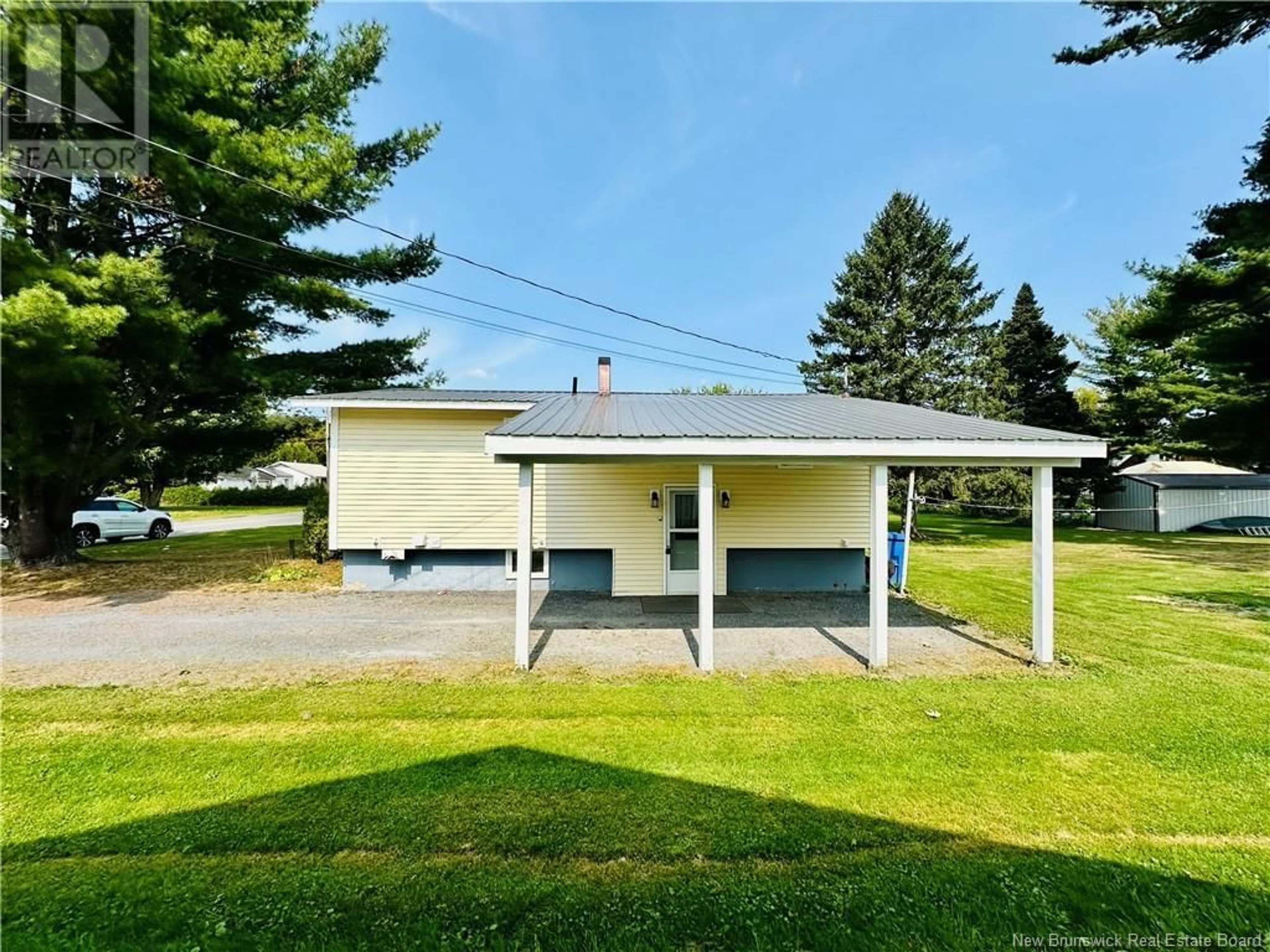 Frontside or backside of a home for 141 Wentworth Street, Woodstock New Brunswick E7M2Z5