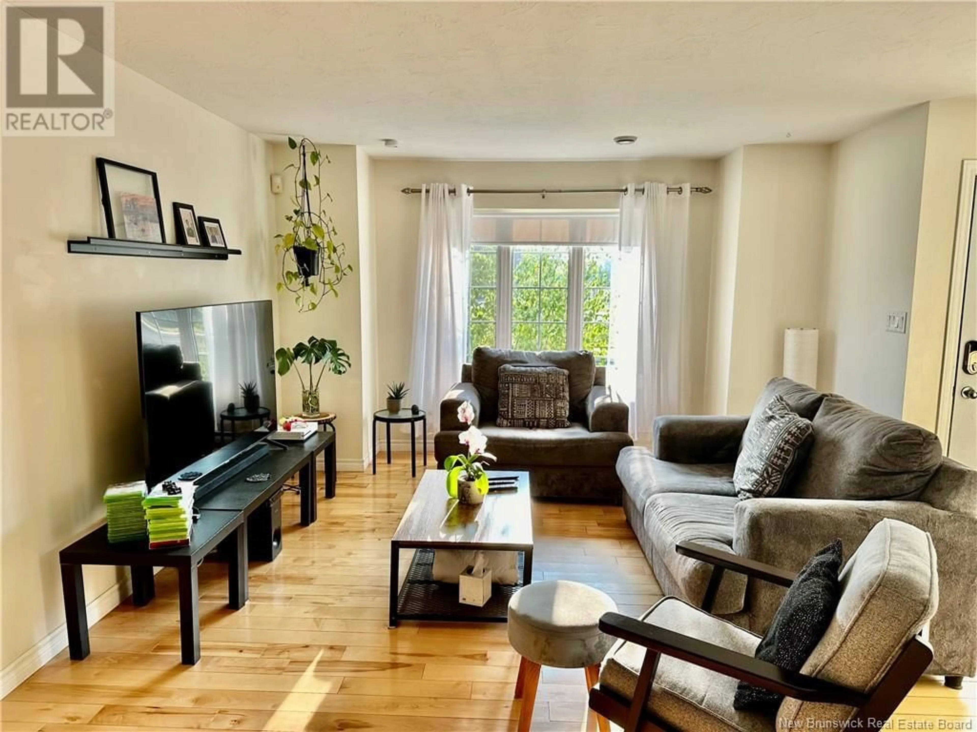 Living room, wood floors for 370 Evergreen Drive, Moncton New Brunswick E1G5E6