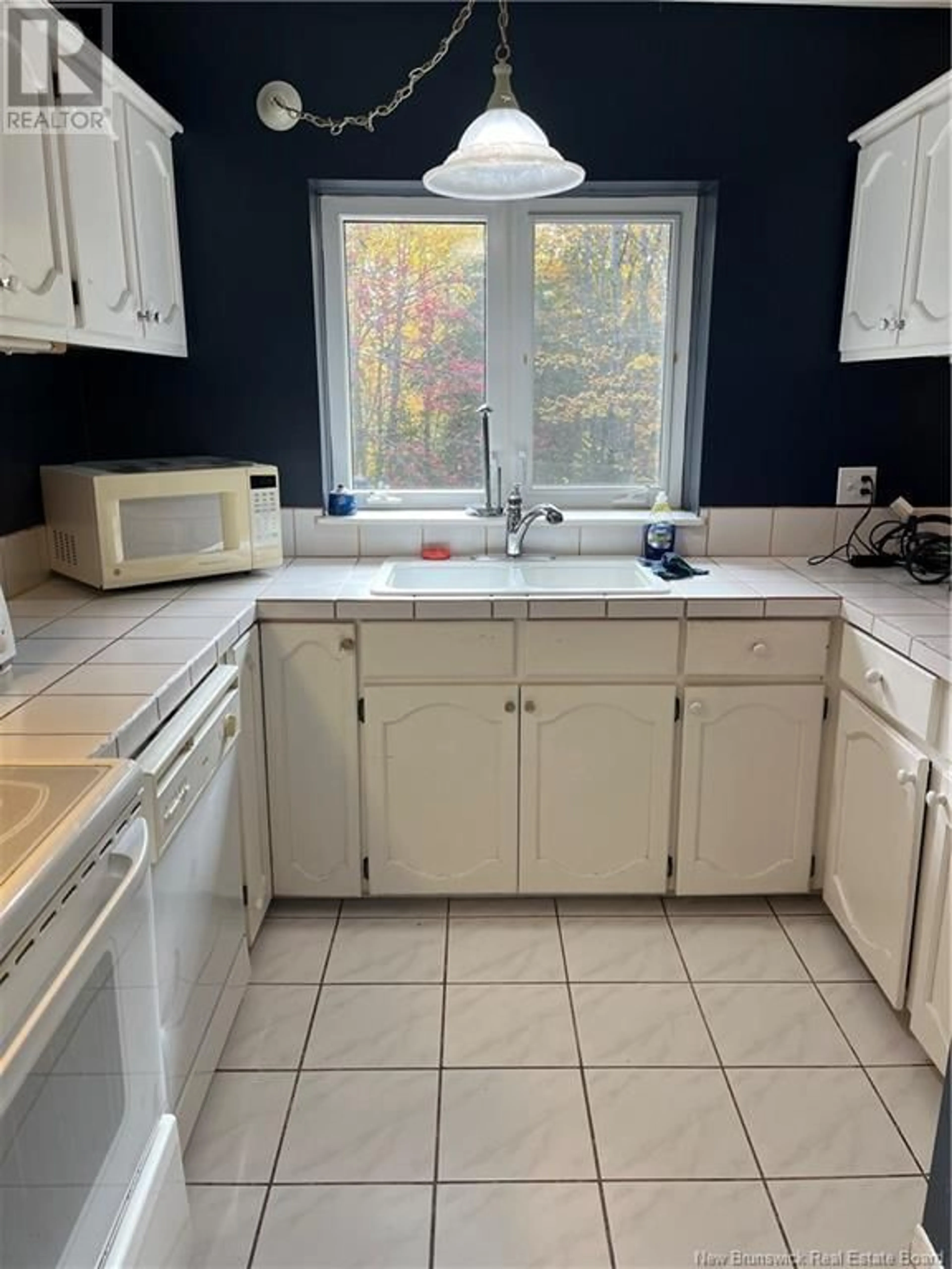 Kitchen, wood floors for 515 Sunnyside Avenue, Miramichi New Brunswick E1V3T3