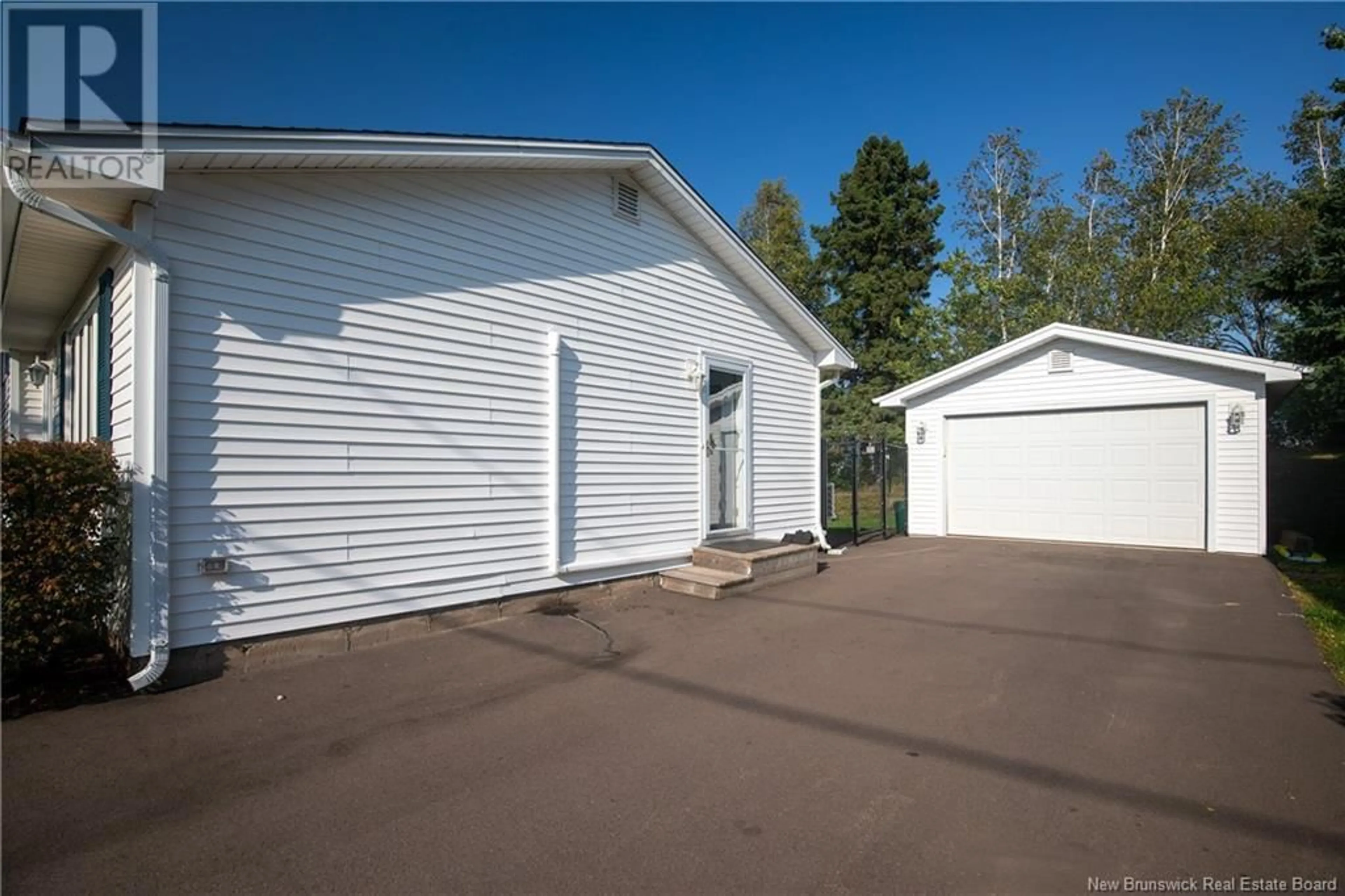 Indoor garage for 13 Elmer Buck Court, Riverview New Brunswick E1B5B9